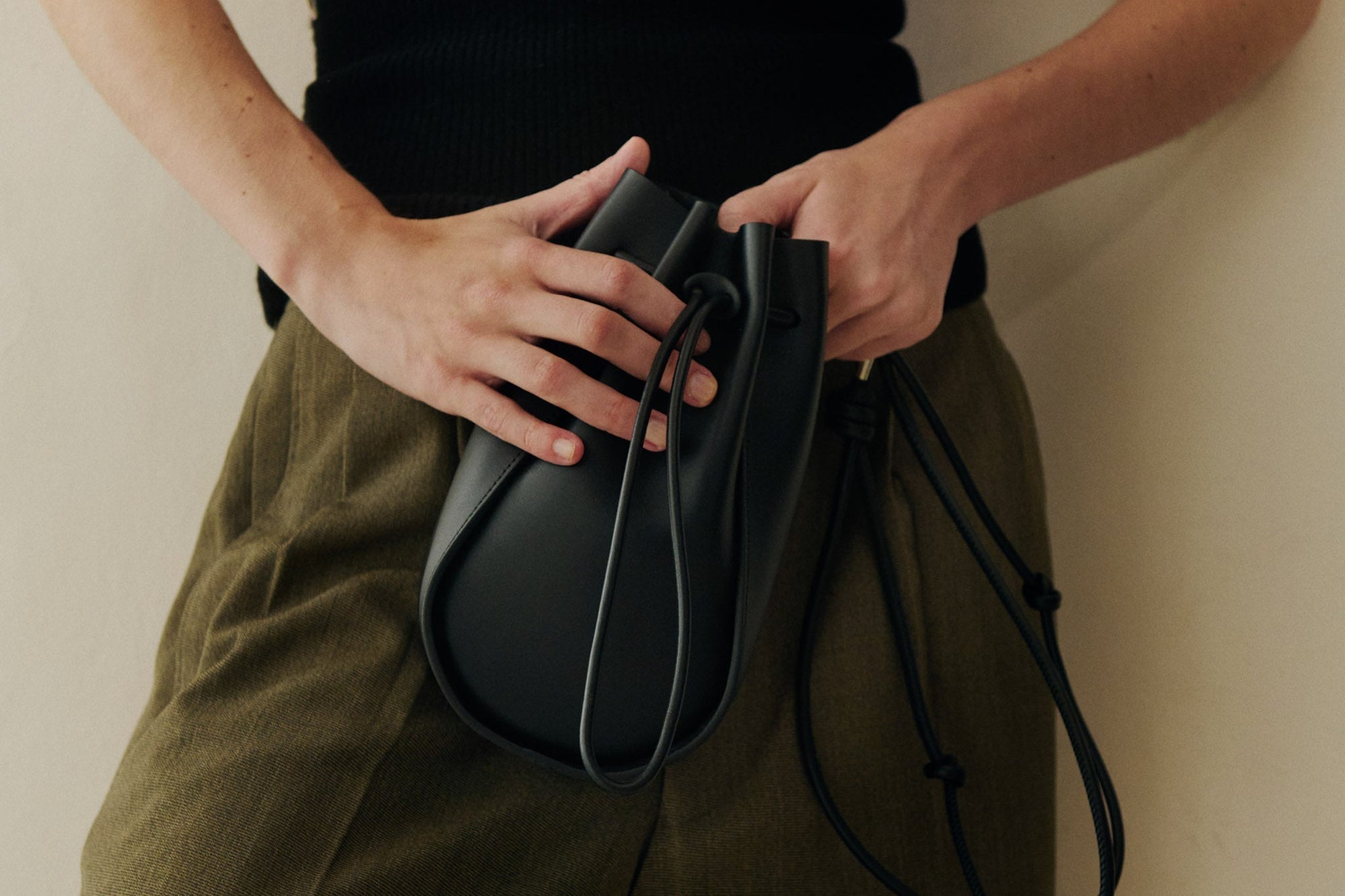 HERRIE KINCHAKU POUCH - GPM|巾着バッグ レザーポーチ ミニマル|ITTI(イッチ)公式