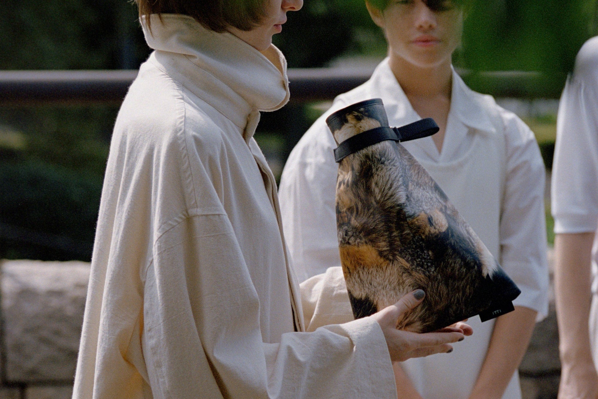 ITTI (イッチ) | “騙し絵”のレザーが魅せる、新しいミニマリズム。〈FABRIC by tolq〉特別仕様のパッチワークプリントレザーシリーズのご紹介 | NEWS (お知らせ) - | 2025年春夏 新商品 プリント フェイクファー さいふ サイフ ウォレット キーリング