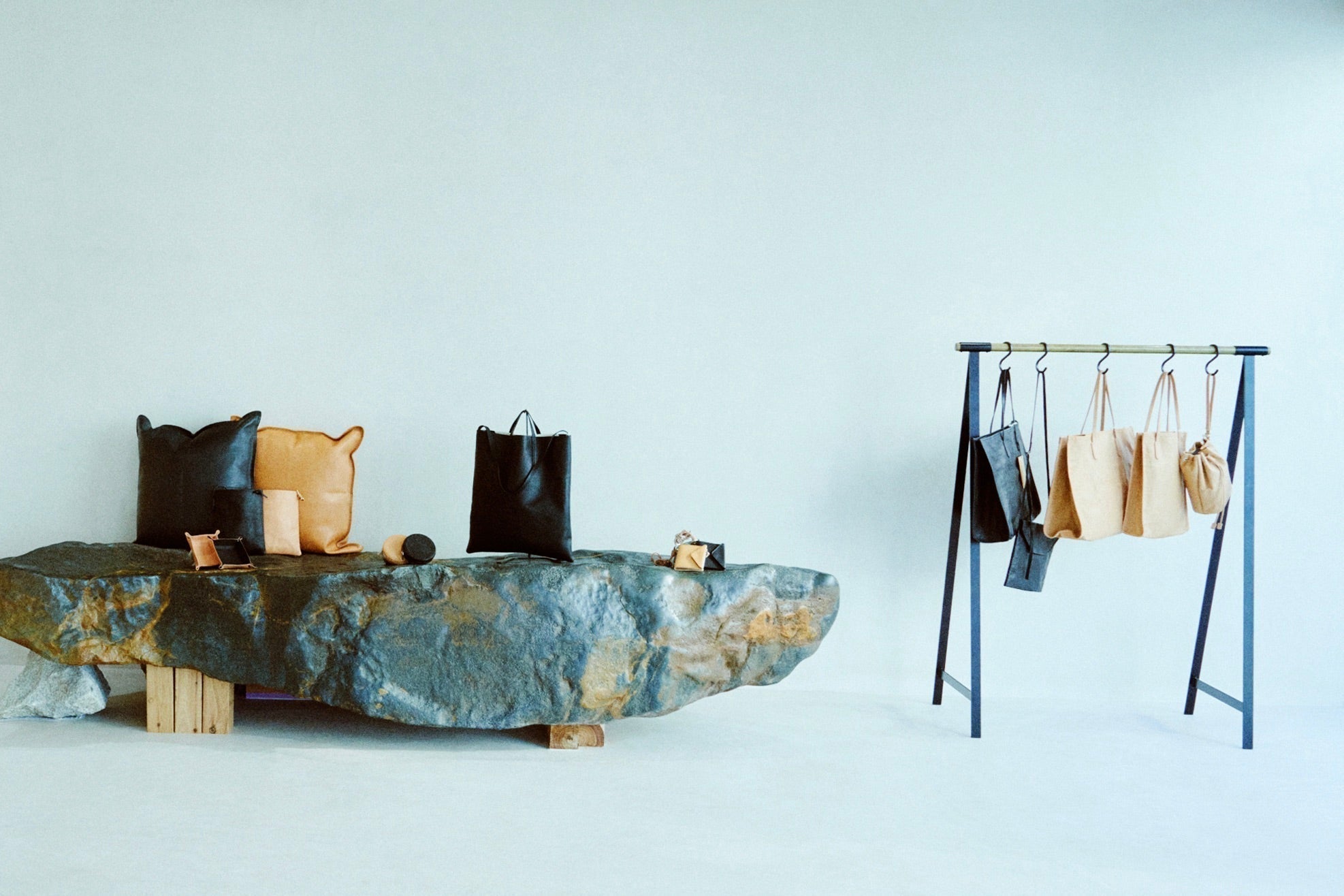 ICHI GALLERY 2月の定休日・休業日のご案内 | NEWS (お知らせ) - ITTI (イッチ) | 旗艦店 店舗 ショップ ストア レザーブランド 革小物 財布 さいふ サイフ キーリング ベルト 鞄 かばん カバン バッグ 営業日 時間