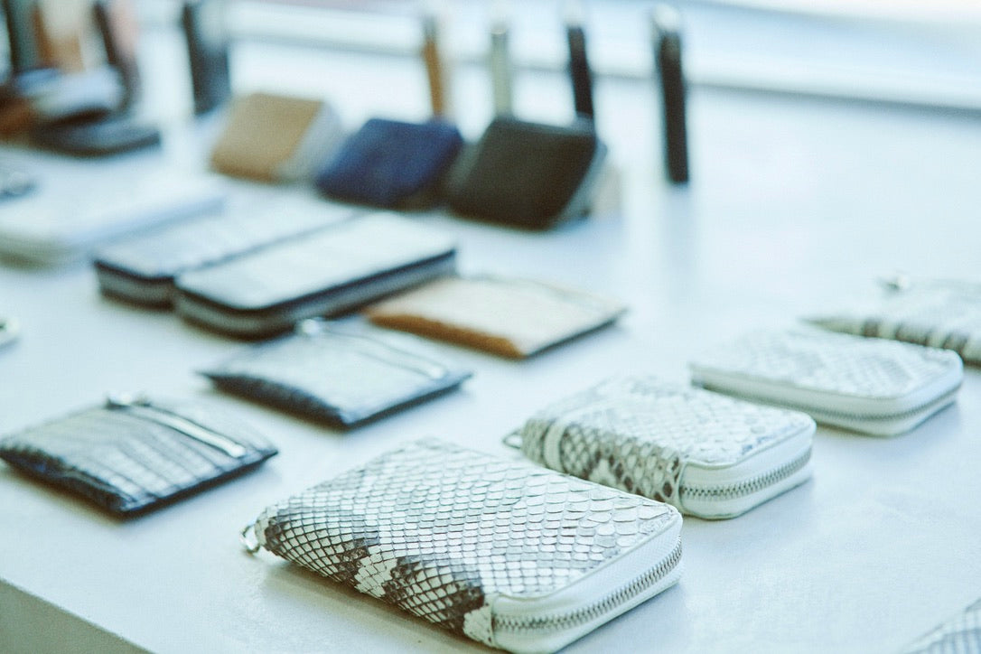 ICHI GALLERY 8月の定休日・休業日のご案内 | NEWS (お知らせ) - ITTI (イッチ) | 旗艦店 店舗 ショップ ストア レザーブランド 革小物 財布 さいふ サイフ キーリング ベルト 鞄 かばん カバン バッグ 営業日 時間の定休日・休業日のご案内