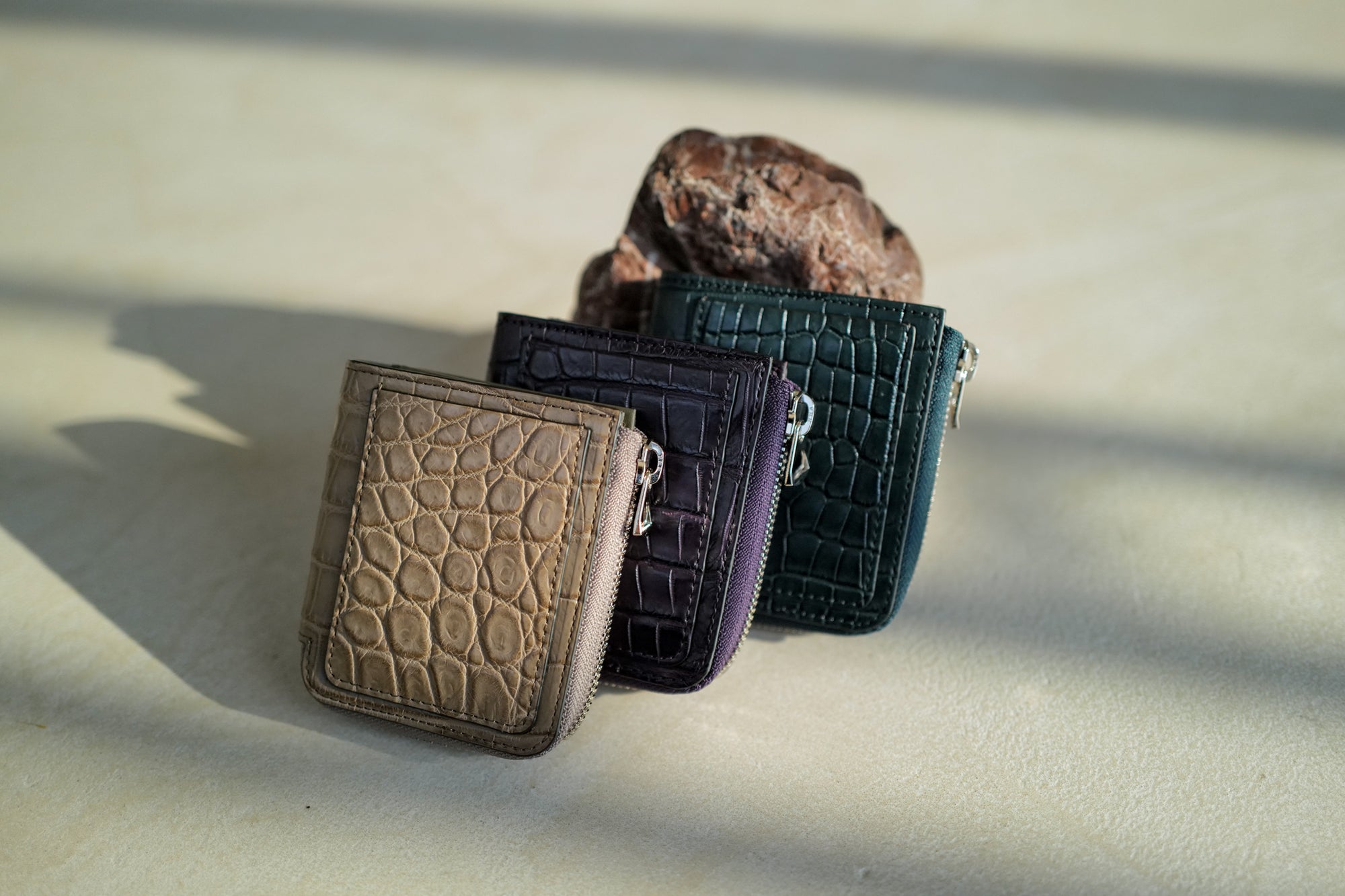 CROCO LIMTED COLOR (クロコダイルレザー リミテッドカラー) | NEWS (お知らせ) - ITTI (イッチ) | さいふ サイフ 財布 コンパクト 小さい 限定色 キャッシュレス 紫 パープル トープ グレージュ ダークグリーン 深緑