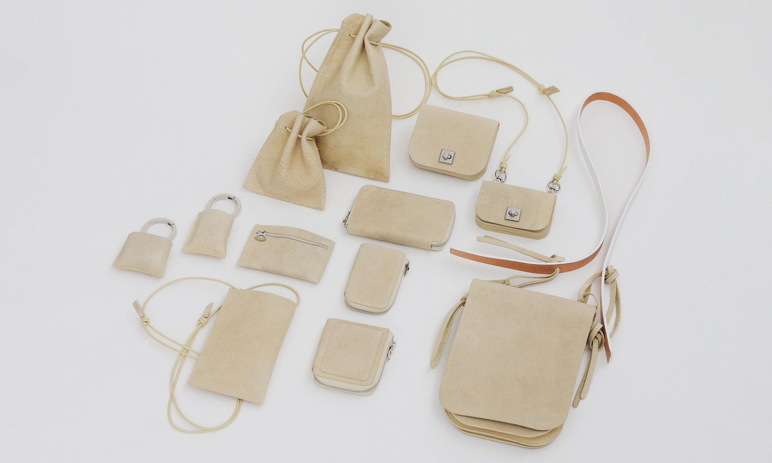 IVORY (アイボリーカラー / 象牙色 / オフホワイト) | COLLECTION (コレクション / 商品一覧) - ITTI (イッチ) | レザーブランド 革小物 財布・サイフ・さいふ バッグ・カバン・鞄・かばん グッズ メンズ レディース 財布 さいふ サイフ バッグ カバン かばん 鞄 グッズ 革小物 キーホルダー キーリング 名刺入れ カードケース コインケース 小銭入れ メンズ レディース ユニセックス レザー ブランド