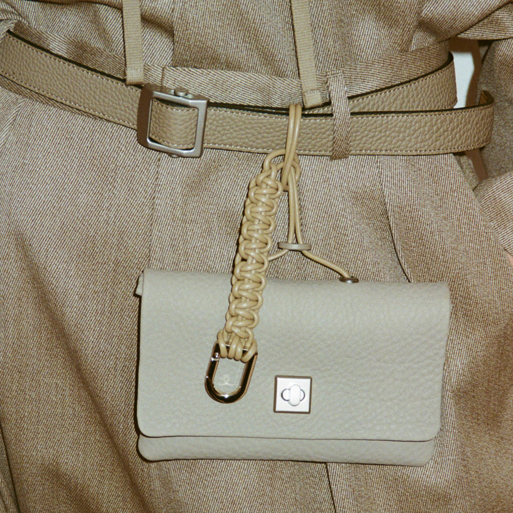 ITTI (イッチ) | HERRIE HOLELESS BELT / DIPLO FJORD(ヘリーホールレスベルト/ディプロフィヨルド)レザー 本革 ビジネス メンズ レディース シボ シュランケン 牛革 カウレザー 父の日 ギフト プレゼント 贈り物 サイズ フリー バッグル ブラック 黒 トープ グレージュ ベージュ ブラウン 茶色