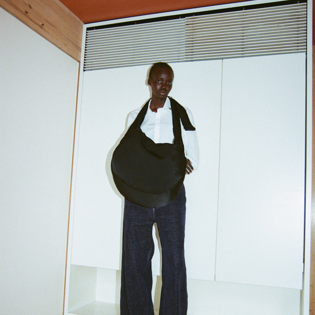 ANNIE PUFFER BIG MOON BAG / CERATO BRIGHT (アニーパファービッグムーンバッグ) - ITTI (イッチ) | カバン かばん ショルダー 肩掛け 斜め 中綿 ナイロン ブラック 黒 撥水 ブランド ドメスティック メンズ レディース ミリタリー