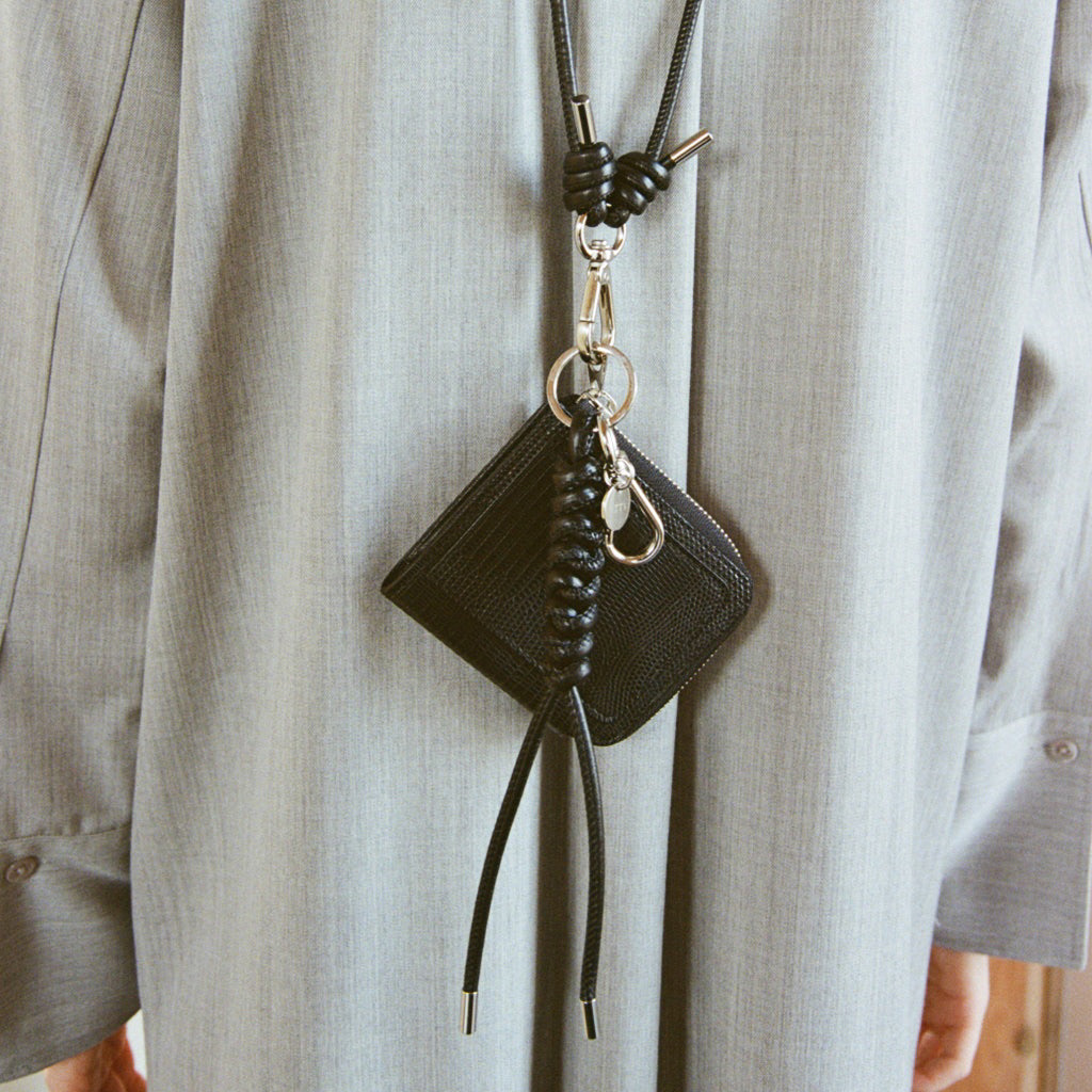 CRISTY SNAKE KNOT CHARM / STCOW (クリスティスネークノットチャーム / ステッチカウレザー) - ITTI (イッチ) キーチャーム キーホルダー ブラック 黒 トープ グレージュ ベージュ ホワイト 白 アイボリー ギフト プレゼント 贈り物 ブランド