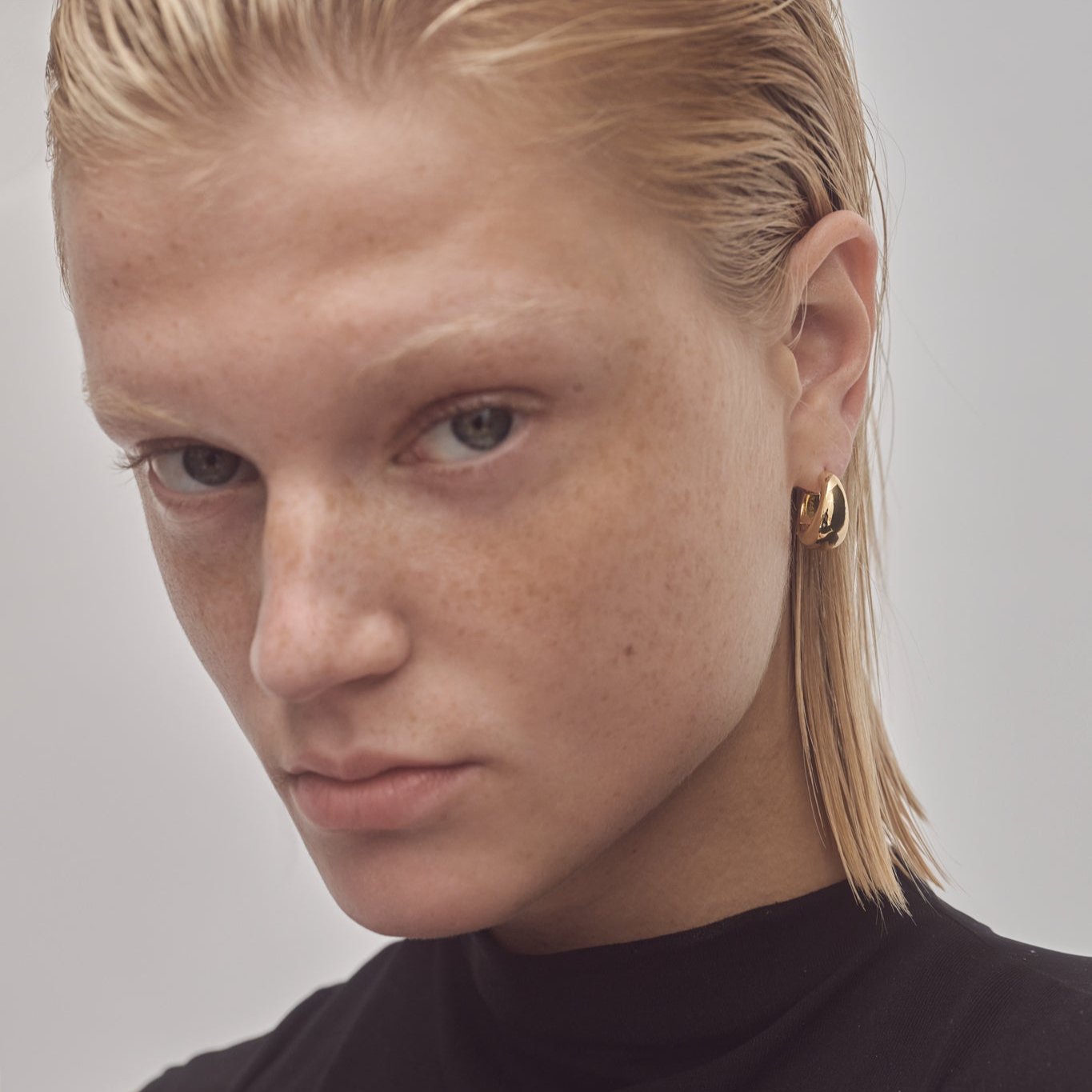 No. 12057 - Earring - GOLD / RAGBAG (イヤリング・ピアス - ゴールド) / ラグバッグ - ICHI GALLERY | デンマーク ジュリー ブランド 18K 金 フープ型 ドロップ
