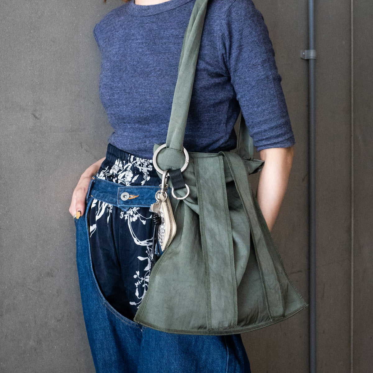 MARY INSIDE OUT TOTE L / CERATO BRIGHT|裏返しデザイン ワンショルダートートバッグ メンズ レディース|ITTI(イッチ)公式