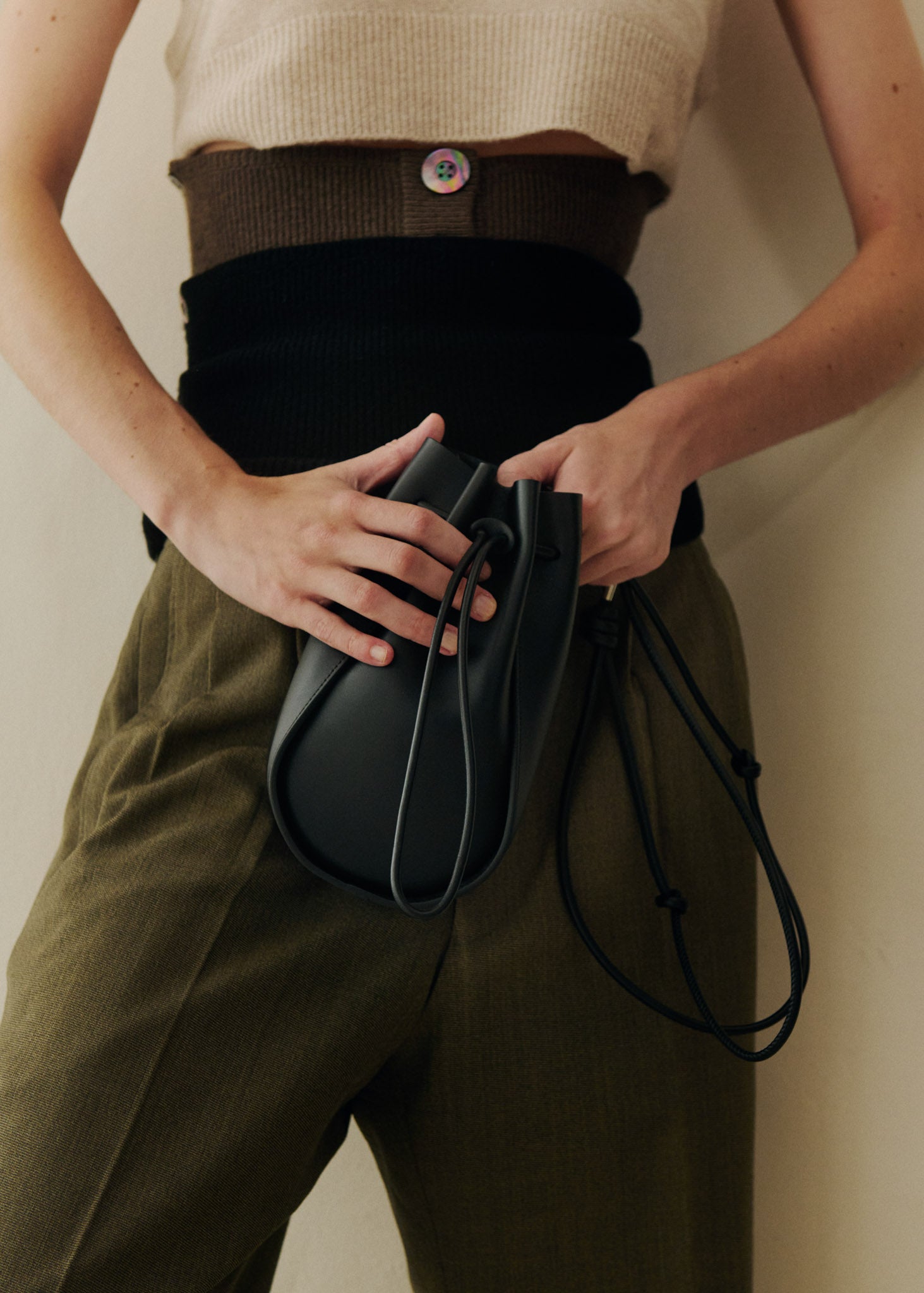 HERRIE KINCHAKU POUCH - GPM|巾着バッグ レザーポーチ ミニマル|ITTI(イッチ)公式