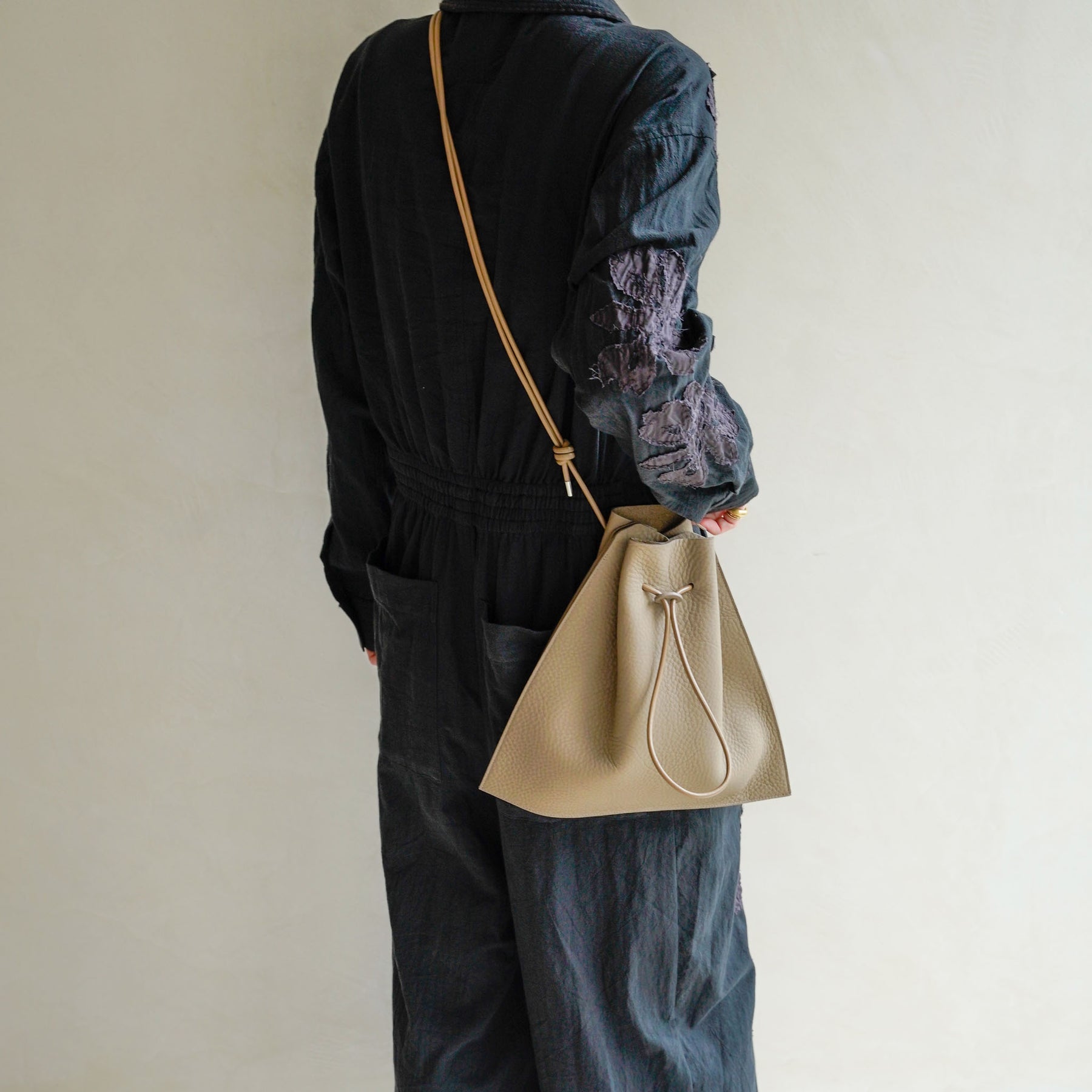 HERRIE KINCHAKU SHOULDER - MM / DIPLO SKY (ヘリー巾着ショルダー / ディプロスカイ) - ITTI (イッチ) バッグ カバン 鞄 かばん 斜め掛け メンズ レディース ブランド ブランド ドメスティック ecoo エコー デンマーク ブラック アイボリー トープ 黒 白 グレージュ