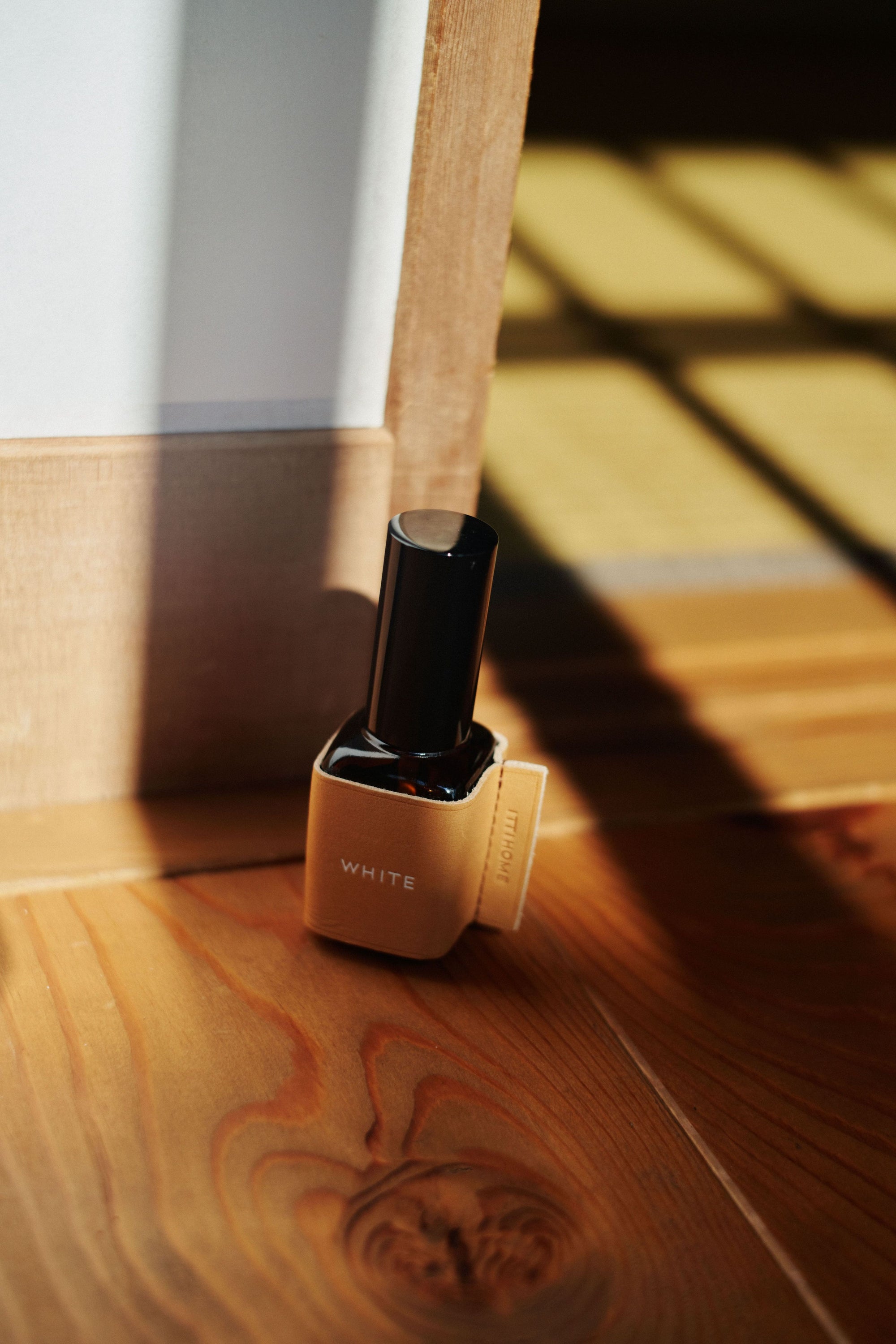 ITTI HOME (イッチホーム) | ITTIの新レーベル | LOOK BOOK (ルックブック) | COLLECTION (コレクション) | SEASON VISUAL IMAGE (シーズンヴィジュアルイメージ) | レザーブランド