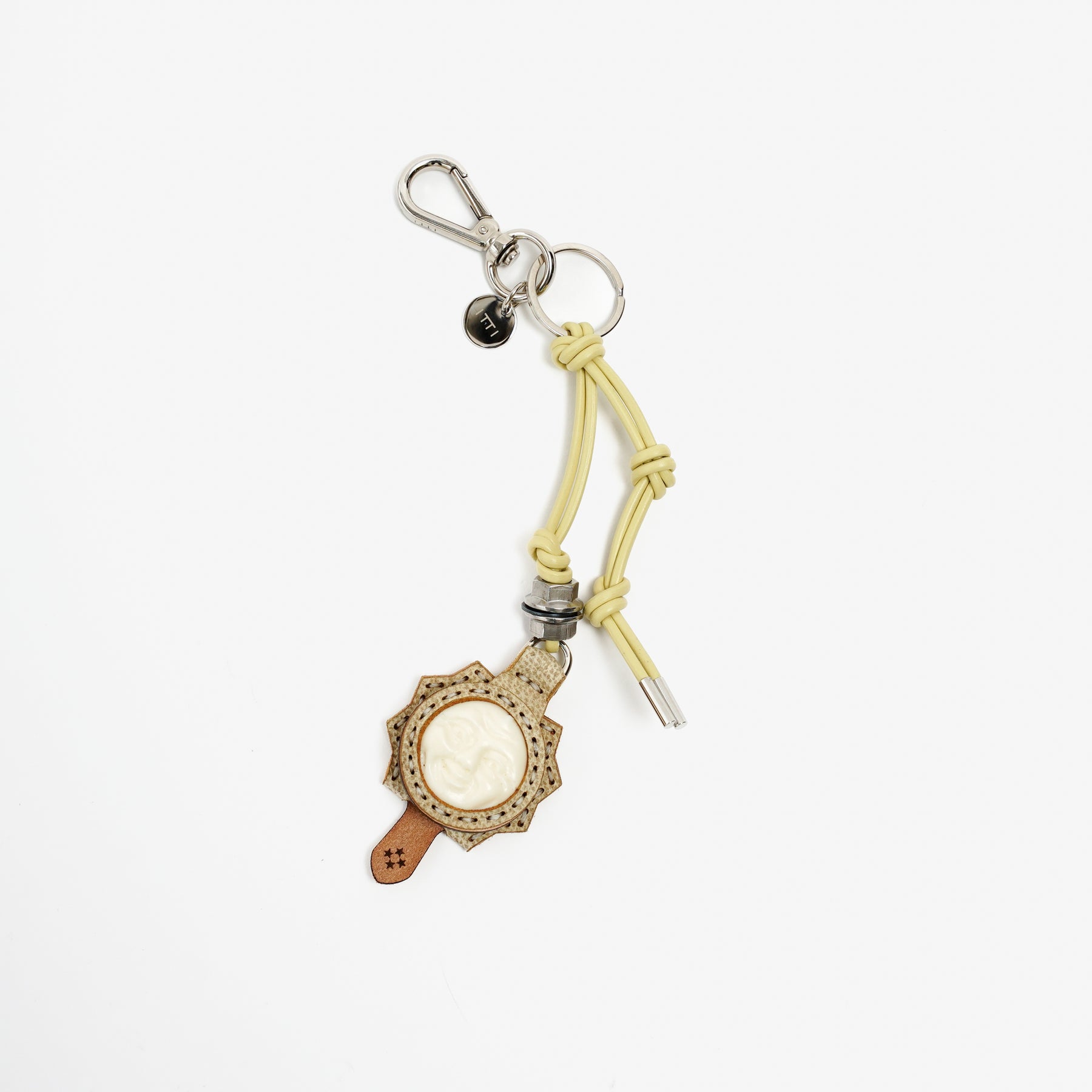 ITTI (イッチ) - Art by masasculp & ojagadesign KEYCAP KEYHOLDER / SHIRO (アートバイ マサスカルプ オジャガデザイン キーキャップ キーホルダー / 白鞣し皮革) | バッグ チャーム リング レザー ブランド メンズ レディース プレゼント 贈り物 ギフト 鍵