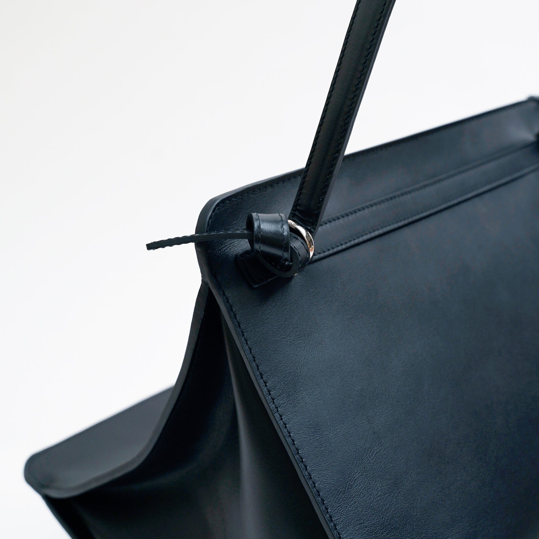 ITTI (イッチ) - HERRIE BOX PREMIER / RAPTO FLEX (ヘリーボックスプレミア / ラプトフレックス) | レザー バッグ カバン かばん 鞄 ショルダー 手持ち ハンド スムース レザー メンズ レディース ブラック 黒 ブランド