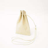 ITTI (イッチ) | HERRIE KINCHAKU POUCH - PM / RAPTO FLEX (ヘリーキンチャクポーチ / ラプトフレックス) | レザー きんちゃく 巾着 かばん 鞄 カバン ショルダー 手持ち メンズ レディース 黒 ブラック スムース 牛革 ecco エコー アイボリー オフホワイト ベージュ 生成り 白