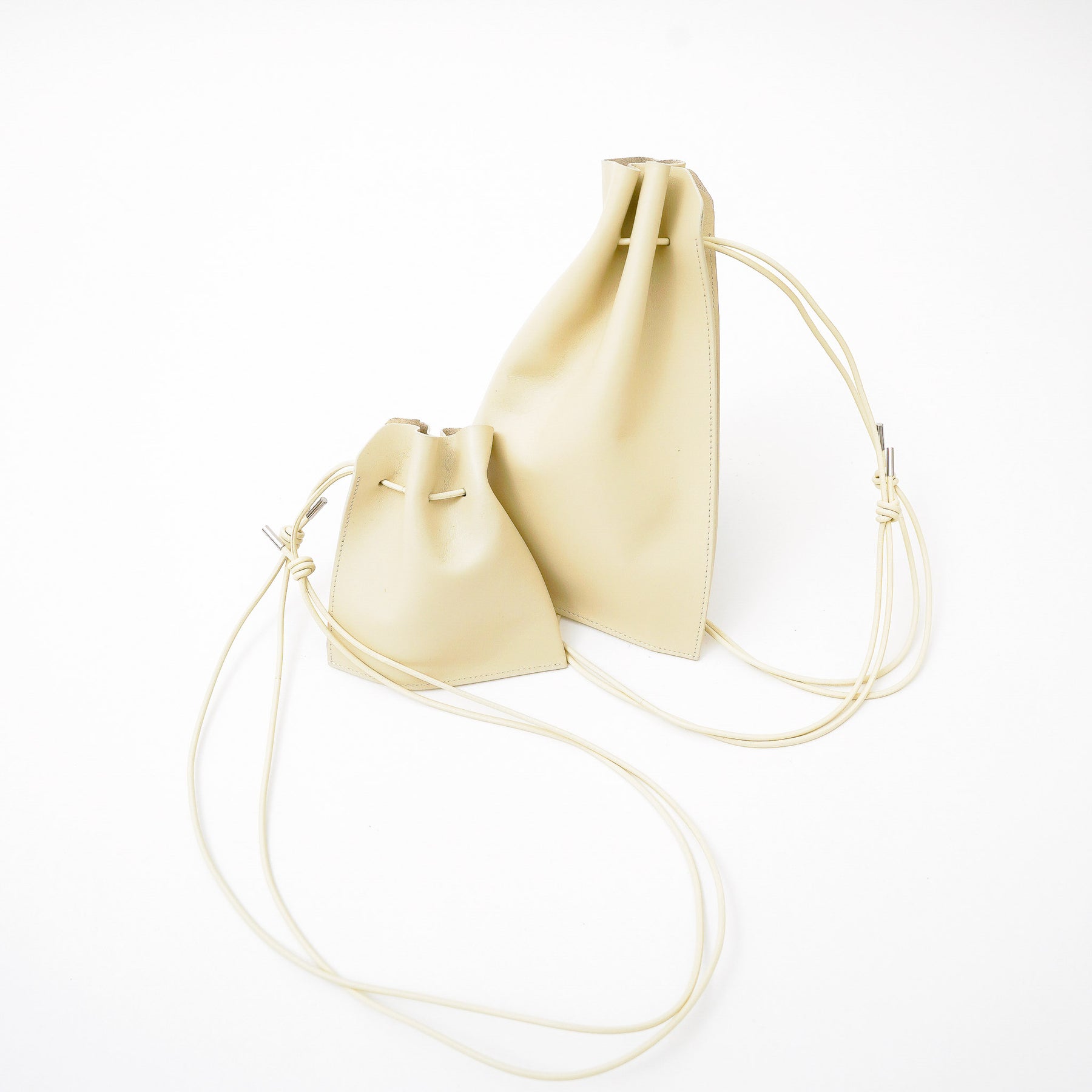 ITTI (イッチ) | HERRIE KINCHAKU POUCH - XXS / RAPTO FLEX (ヘリーキンチャクポーチ / ラプトフレックス) | ミニ 鞄 かばん カバン アクセサリー 首 ネックレス レザー ブランド メンズ レディース ブラック 黒 スムース 牛革 オフホワイト ベージュ 生成り アイボリー オートミール 白