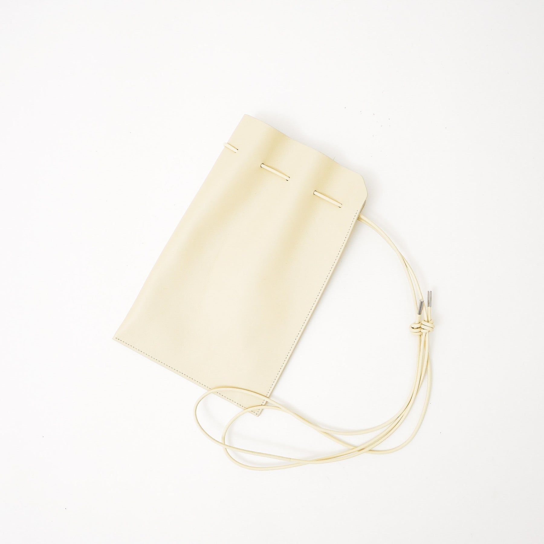 ITTI (イッチ) | HERRIE KINCHAKU POUCH - PM / RAPTO FLEX (ヘリーキンチャクポーチ / ラプトフレックス) | レザー きんちゃく 巾着 かばん 鞄 カバン ショルダー 手持ち メンズ レディース 黒 ブラック スムース 牛革 ecco エコー アイボリー オフホワイト ベージュ 生成り 白