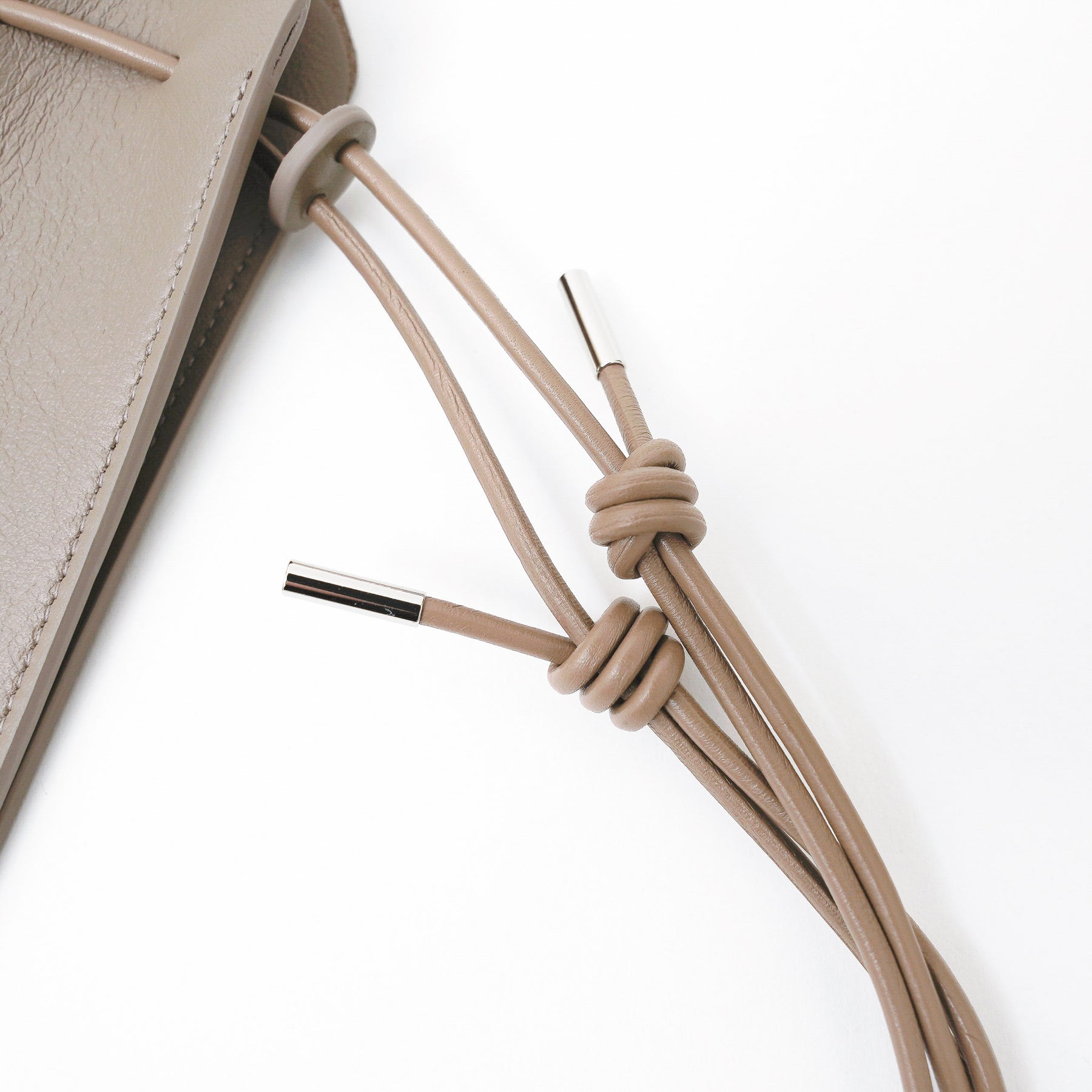 ITTI (イッチ) | HERRIE KINCHAKU POUCH - XXS / RAPTO FLEX (ヘリーキンチャクポーチ / ラプトフレックス) | ミニ 鞄 かばん カバン アクセサリー 首 ネックレス レザー ブランド メンズ レディース ブラック 黒 スムース 牛革 グレージュ トープ 茶色 ブラウン