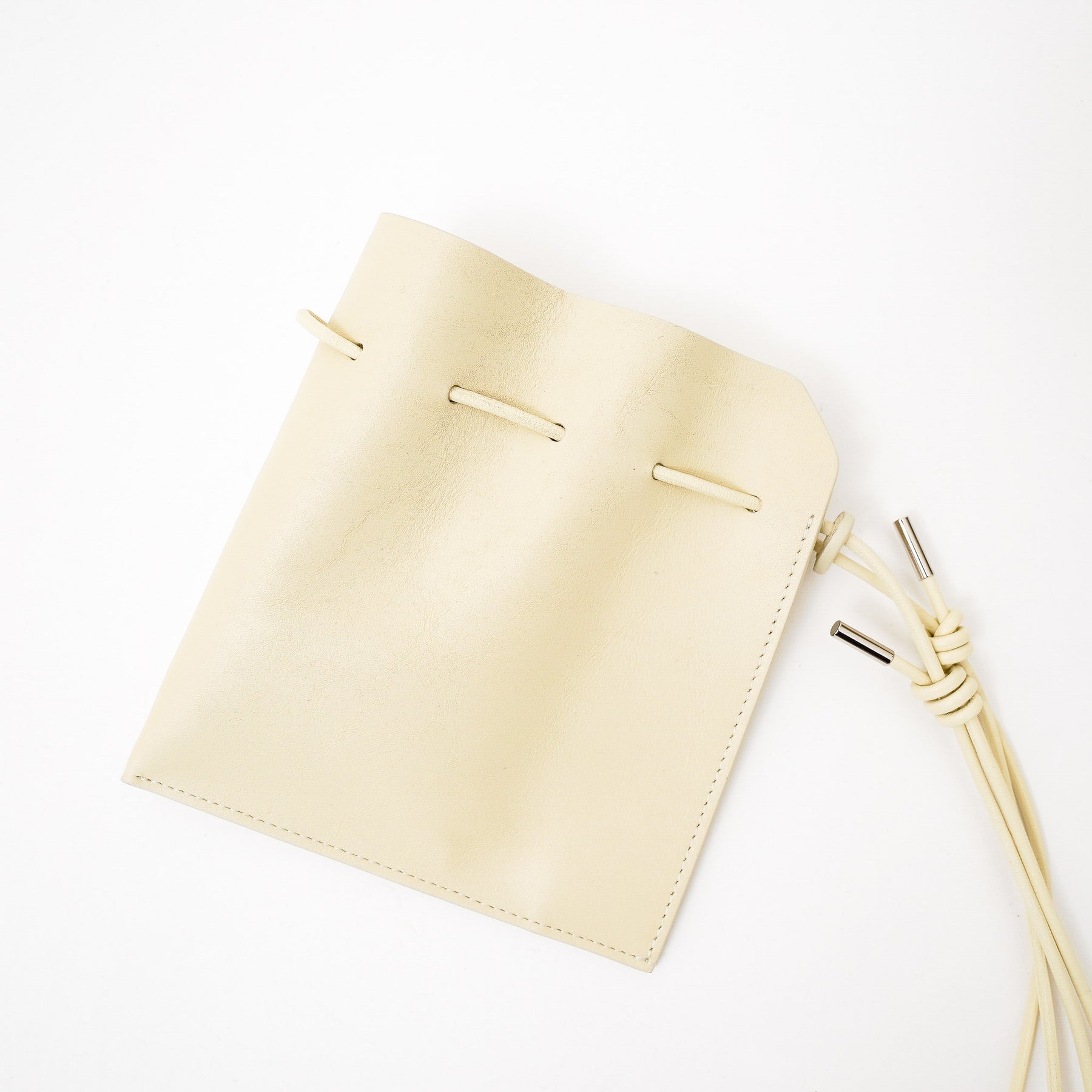 ITTI (イッチ) | HERRIE KINCHAKU POUCH - XXS / RAPTO FLEX (ヘリーキンチャクポーチ / ラプトフレックス) | ミニ 鞄 かばん カバン アクセサリー 首 ネックレス レザー ブランド メンズ レディース ブラック 黒 スムース 牛革 オフホワイト ベージュ 生成り アイボリー オートミール 白