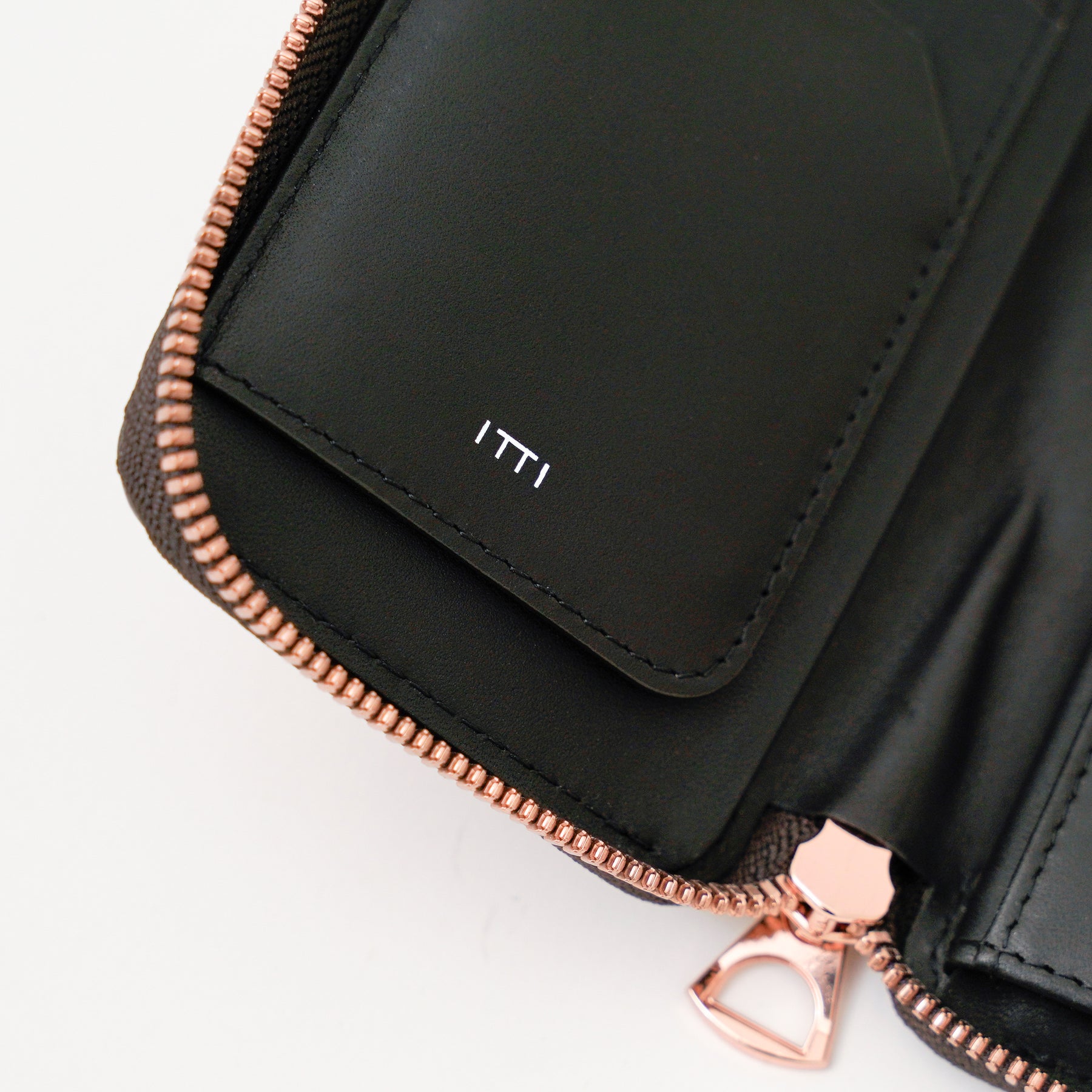 ITTI (イッチ) | CRISTY SMART MID WLT .5 / RSTR (クリスティスマートミッドウォレット / ロースターキング) | 皮革 財布 レザー サイフ ミディアム さいふ メンズ レディース ブランド カービング ハンド メイド クラフト 日本製 職人