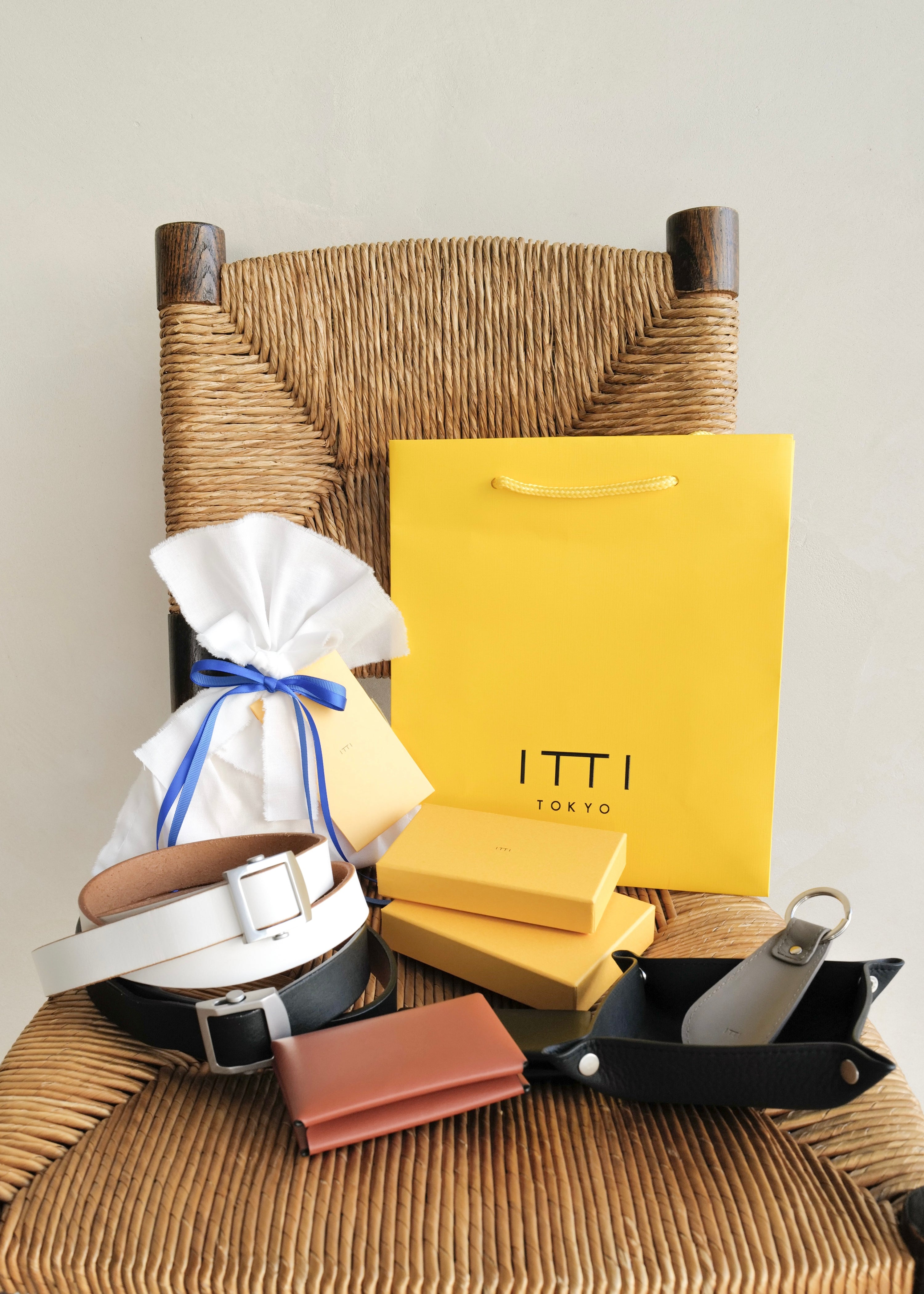 GIFT SELECTION (ギフトセレクション) - ITTI (イッチ) | 贈り物 プレゼント ギフト カタログ 革小物 彼氏 彼女 男女 家族 送別品 壮行品 レザーブランド ベルト 鞄 バッグ 財布 さいふ サイフ ポーチ 小物 プチプラ