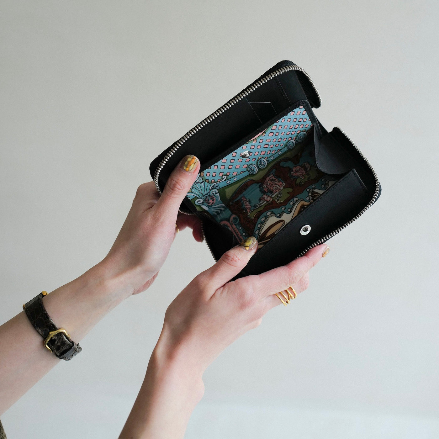 HELLO OSAKA. WE ARE ITTI | NEWS (お知らせ) - ITTI (イッチ) | POP UP SHOP (ポップアップショップ) ICHI GALLERY ヴィンテージ スカーフ ストア 期間限定 革小物 財布 サイフ さいふ ブランド メンズ レディース レザー 催事