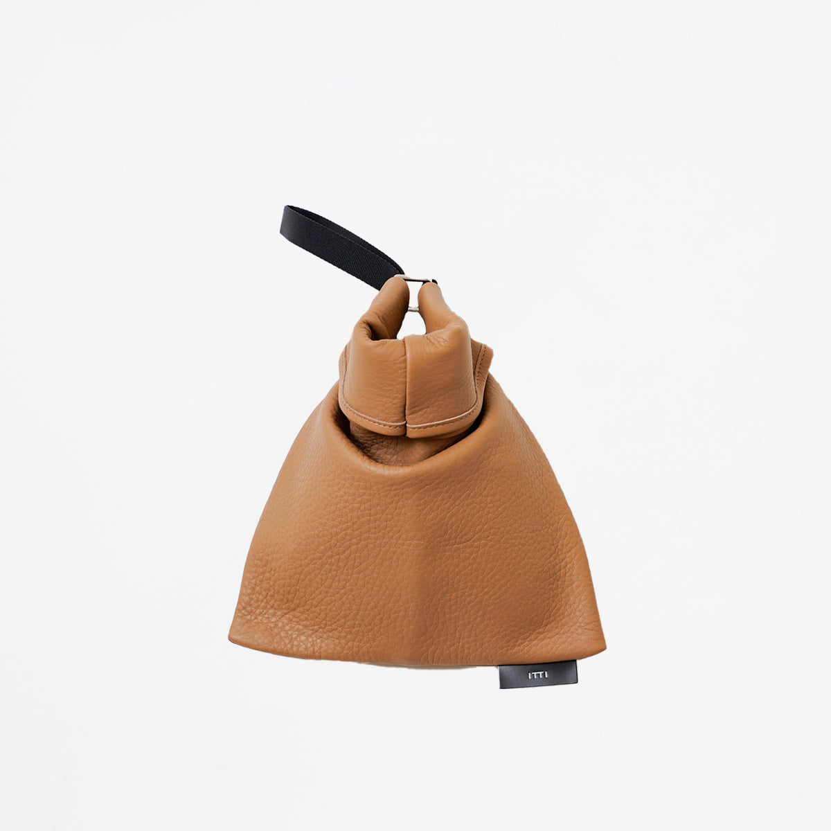ITTI (イッチ) | ANNIE RICE BAG iii / DIPLO SKY(アニーライスバッグ/ディプロスカイ) レザー 巾着 ポーチ カバン ハンドバッグ 手持ち メンズ レディース 鞄 カバン かばん ブランド タン ベージュ キャメル 茶色