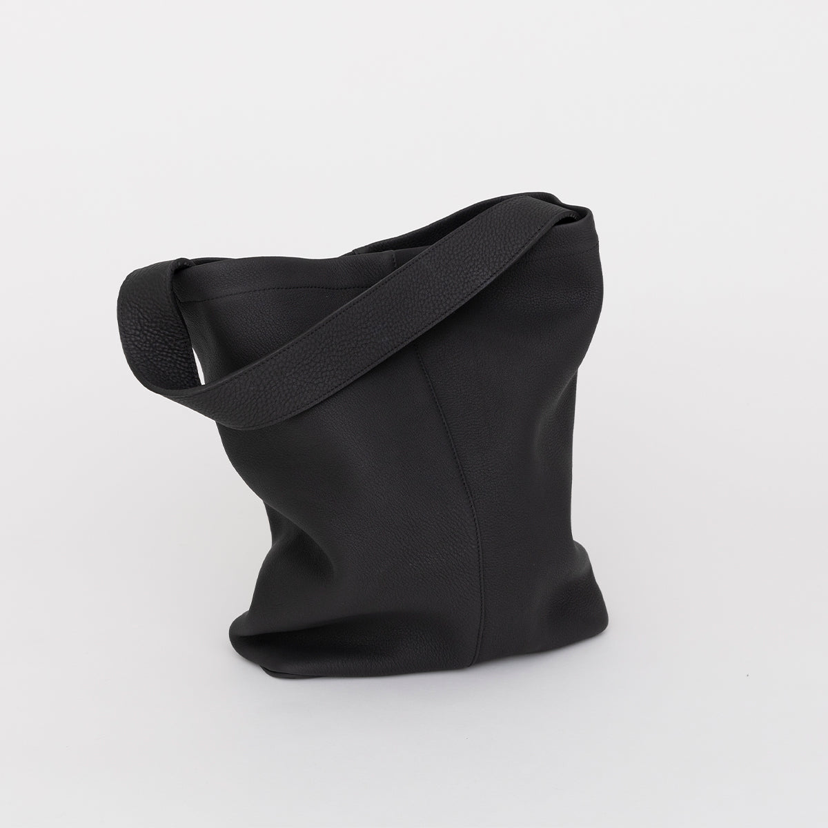 TI (イッチ) | MARY BUCKET SHOULDER / DIPLO SKY(マリーバケットショルダー/ディプロスカイ) レザー 本革 バッグ トート メンズ レディース 大きめ 鞄 かばん 本革 裏地つき 黒 白 ベージュ ブラック アイボリー トープ ブランド