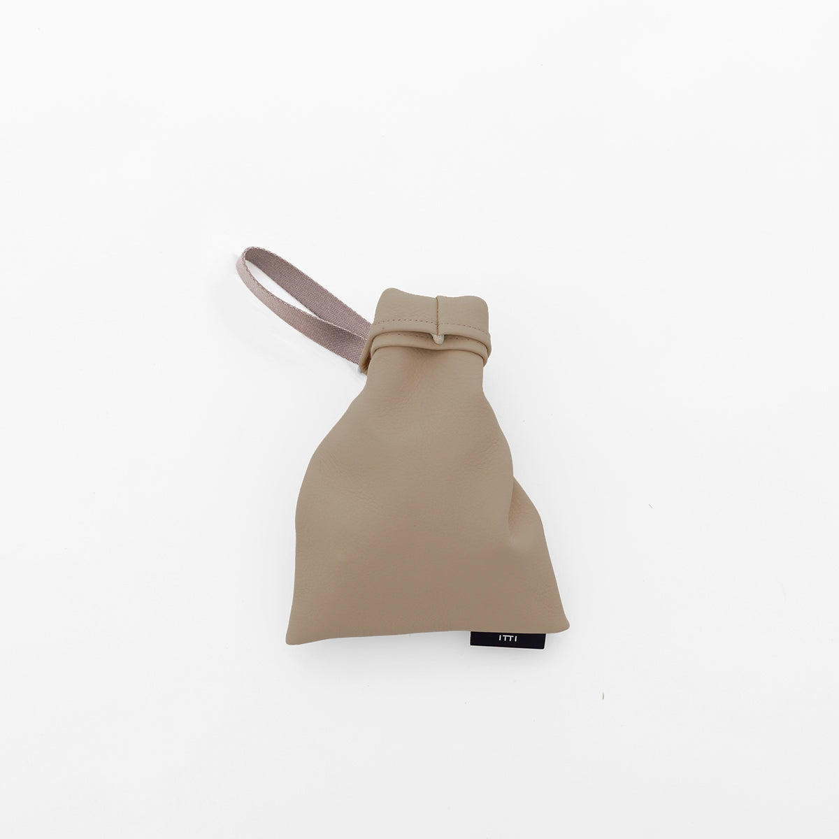 ITTI (イッチ) | ANNIE SMALL RICE BAG / DIPLO SKY (アニースモールライスバッグ / ディプロスカイ)レザー 巾着 ハンド メンズ レディース ハンド 鞄 カバン かばん 手持ち レザー お出かけ ブラック ホワイト アイボリー トープ グレージュ 灰色