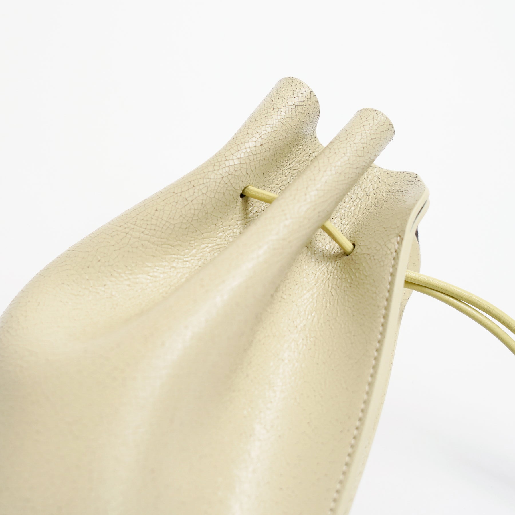 ITTI (イッチ) - HERRIE KINCHAKU POUCH - PM / CRACK (ヘリー巾着ポーチ / クラック) 鞄 かばん カバン ショルダー キンチャク きんちゃく レザー ブランド メンズ レディース