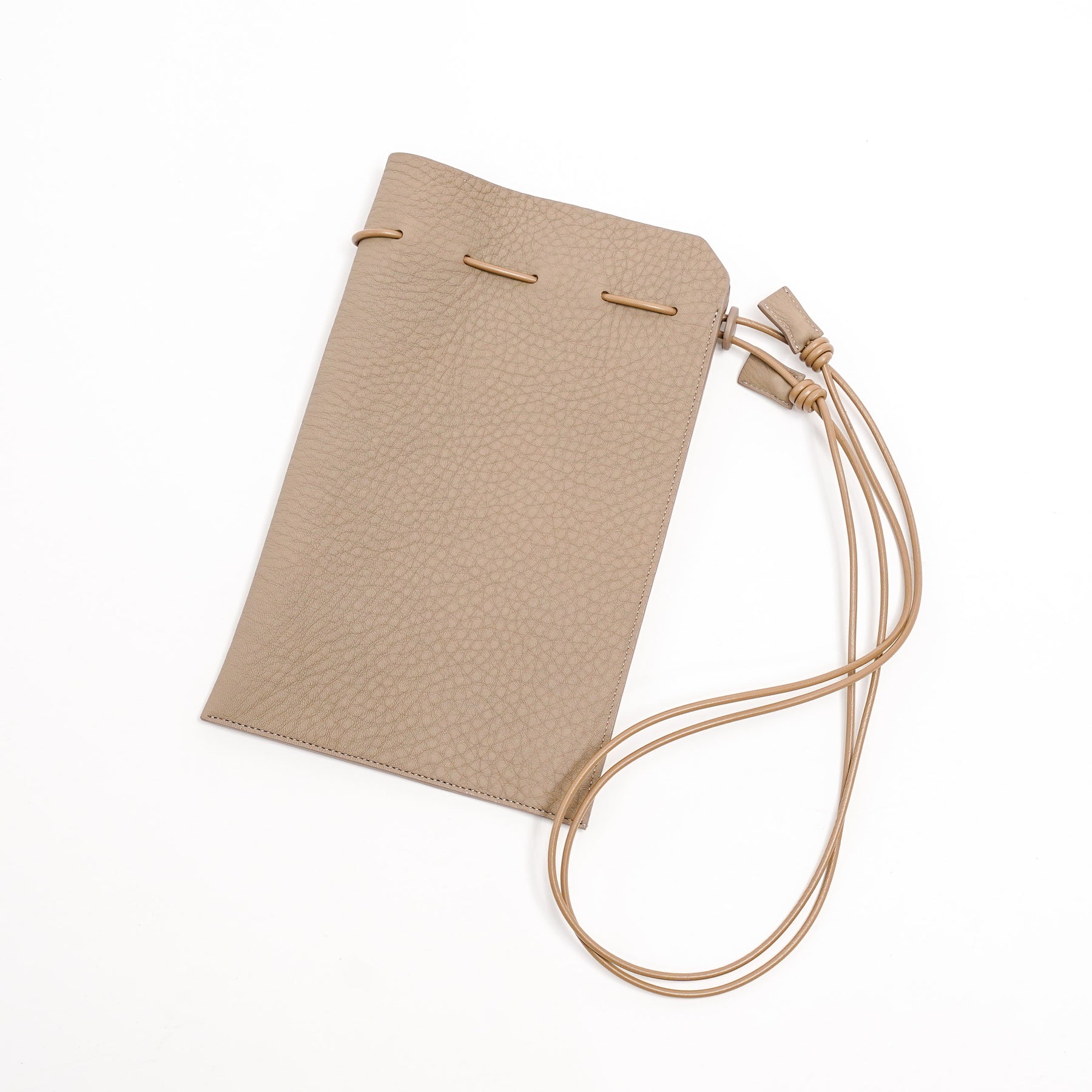 ITTI (イッチ) | HERRIE KINCHAKU POUCH - PM / DIPLO SKY(ヘリー キンチャクポーチ - ピーエム / ディプロスカイ)レザー 巾着 バッグ カバン 鞄 かばん ポーチ 本革 黒 ベージュ ブラック トープ ブラウン アイボリー 白 オフ ホワイト 贈り物 プレゼント ギフト メンズ レディース