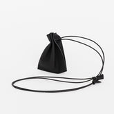 ITTI (イッチ) | HERRIE KINCHAKU POUCH - XXS / DIPLO SKY(ヘリー キンチャクポーチ - ダブルエックスエス / ディプロスカイ) 巾着 レザー ショルダー アクセサリー ファッション メンズ レディース 小物入れ ecco社 ブラック アイボリー black ivory 黒 白