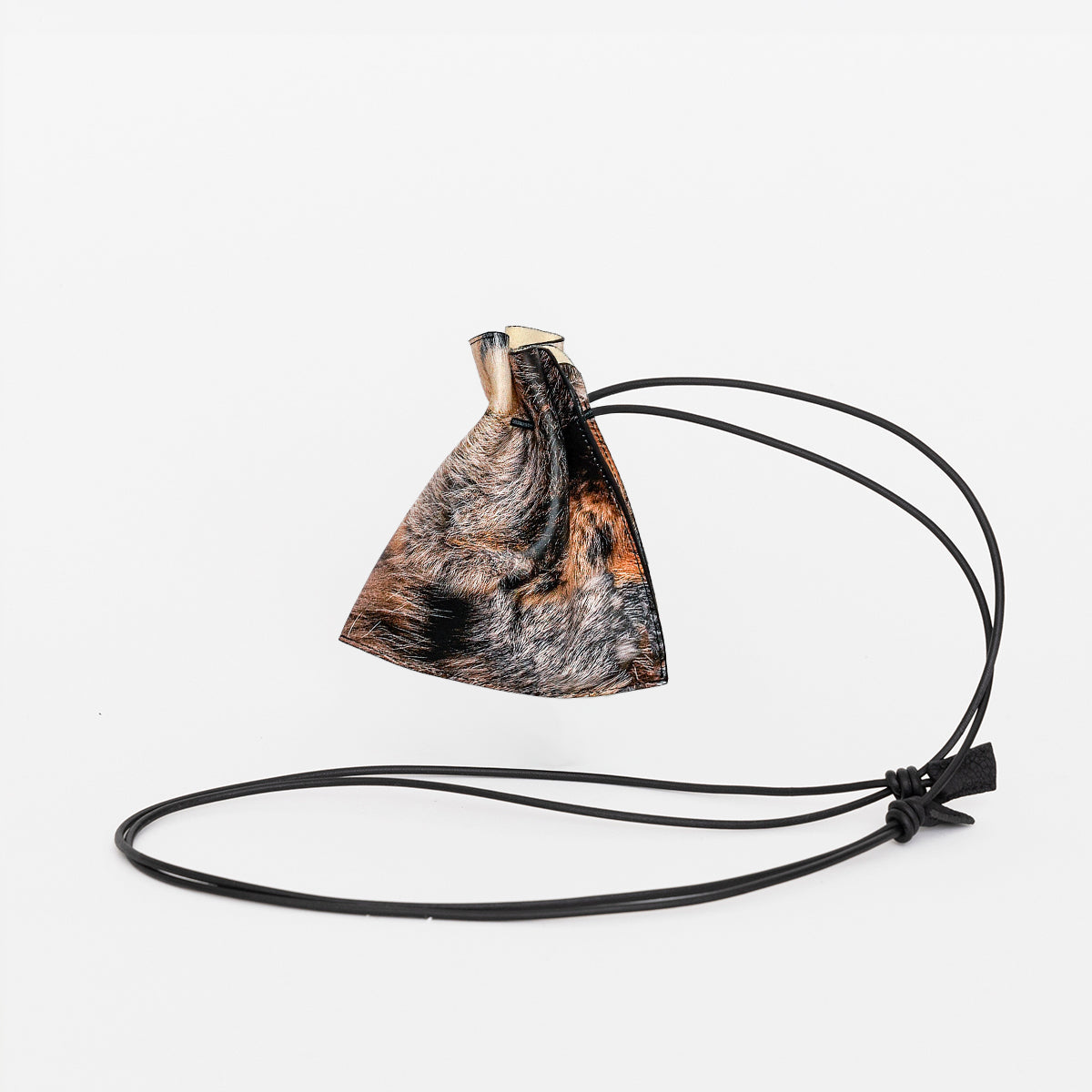 ITTI (イッチ) | HERRIE KINCHAKU POUCH - XXS / TOLQ FUR (ヘリー巾着ポーチ / トルク 転写ファー) | 鞄 かばん カバン アクセサリー レザー ブランド プリント メンズ レディース ネックレス
