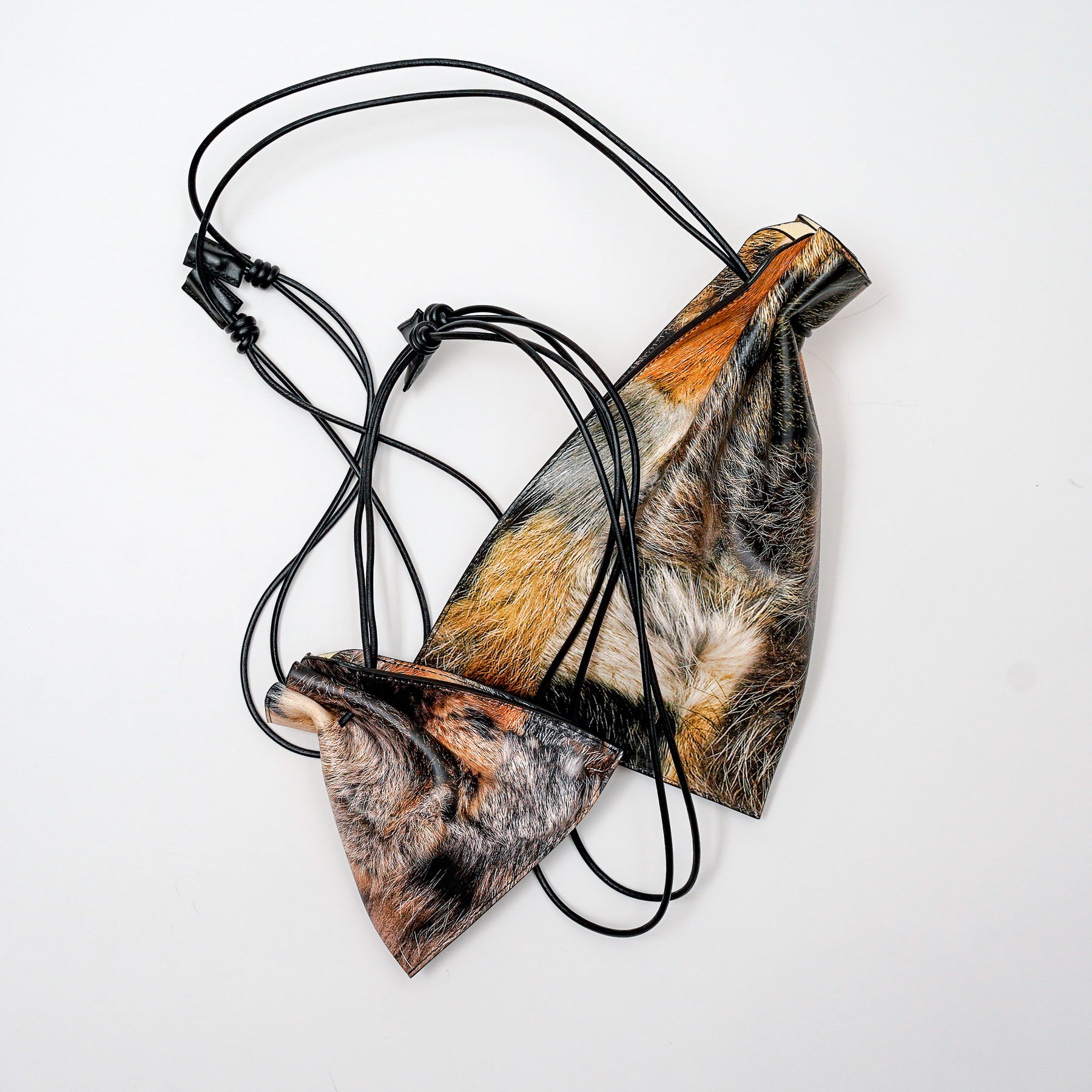 ITTI (イッチ) | HERRIE KINCHAKU POUCH - PM / TOLQ FUR (ヘリー巾着ポーチ / トルク 転写ファー) | 鞄 カバン かばん ミニ きんちゃく キンチャク ショルダー プリント レザー ブランド メンズ レディース