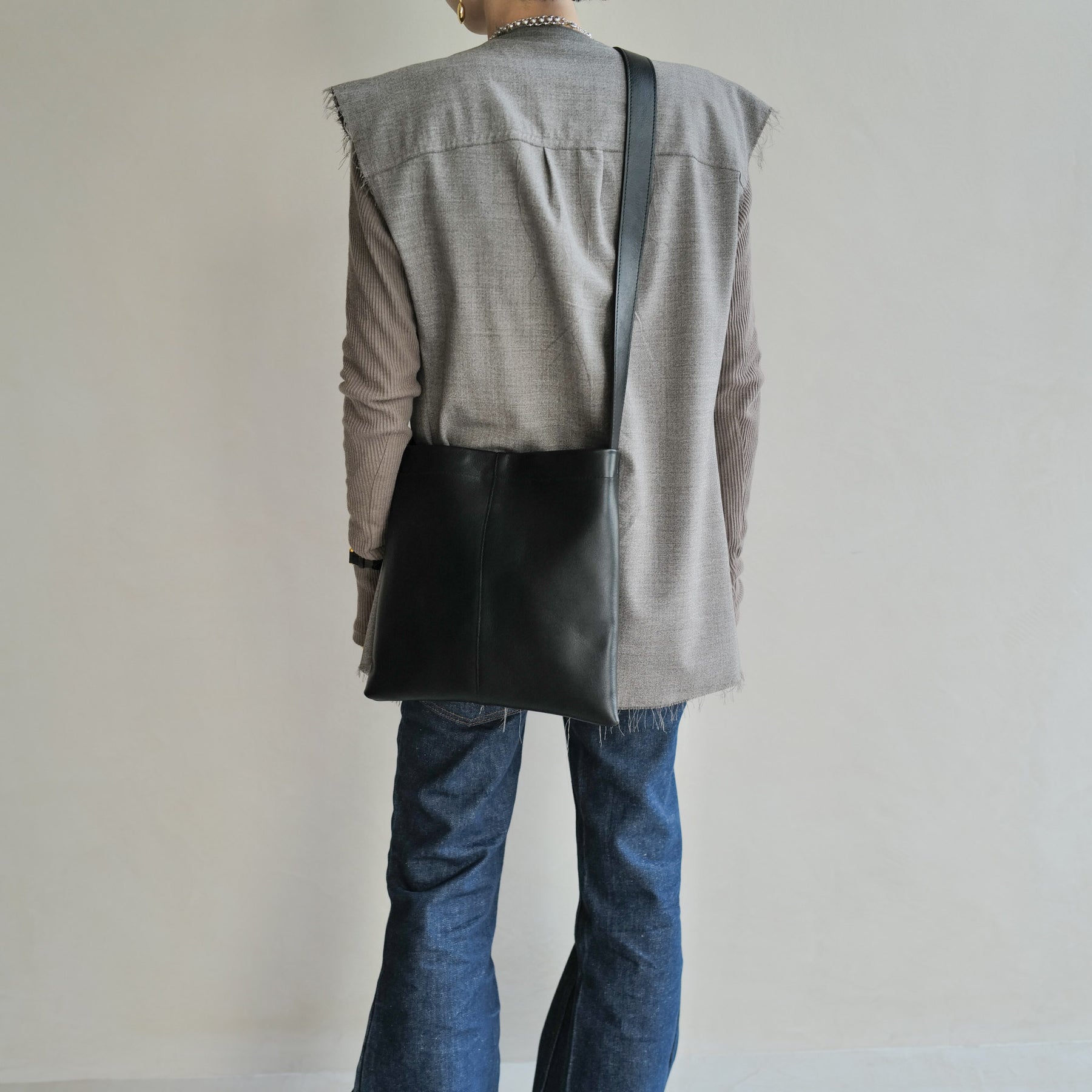 ITTI (イッチ) - MARY SHOULDER / RAPTO FLEX (マリーショルダー / ラプトフレックス) | バッグ 鞄 かばん カバン 斜め掛け 肩 レザー カウ 牛革 ブランド メンズ レディース ユニセックス ブラック 黒