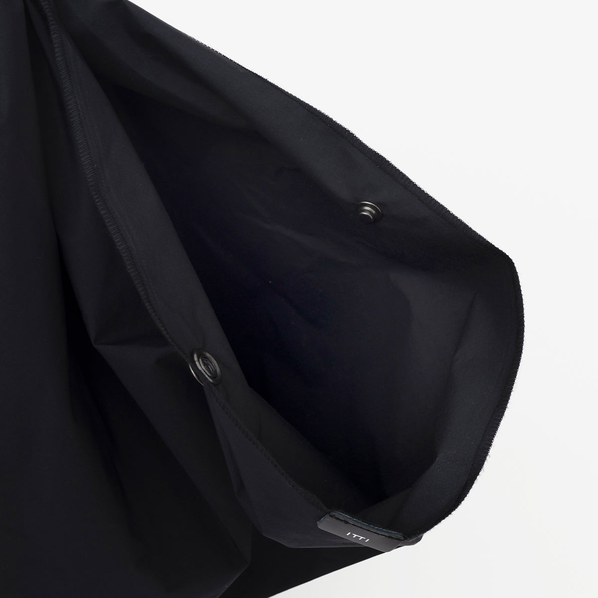 ITTI (イッチ) | HERRIE FUROSHIKI BAG / DS-LC(ヘリー風呂敷バッグ/ディプロスカイ) ハンドル ナイロン レザー ブランド メンズ レディース 肩がけ ショルダー 大きい ビッグ ブランド レサー 黒 ブラック ホワイト 白