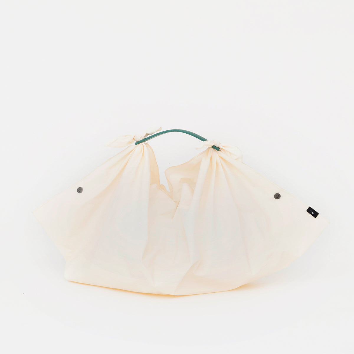 ITTI (イッチ) | HERRIE FUROSHIKI BAG / DS-LC(ヘリー風呂敷バッグ/ディプロスカイ) ハンドル ナイロン レザー ブランド メンズ レディース 肩がけ ショルダー 大きい ビッグ ブランド レサー 黒 ブラック ホワイト 白