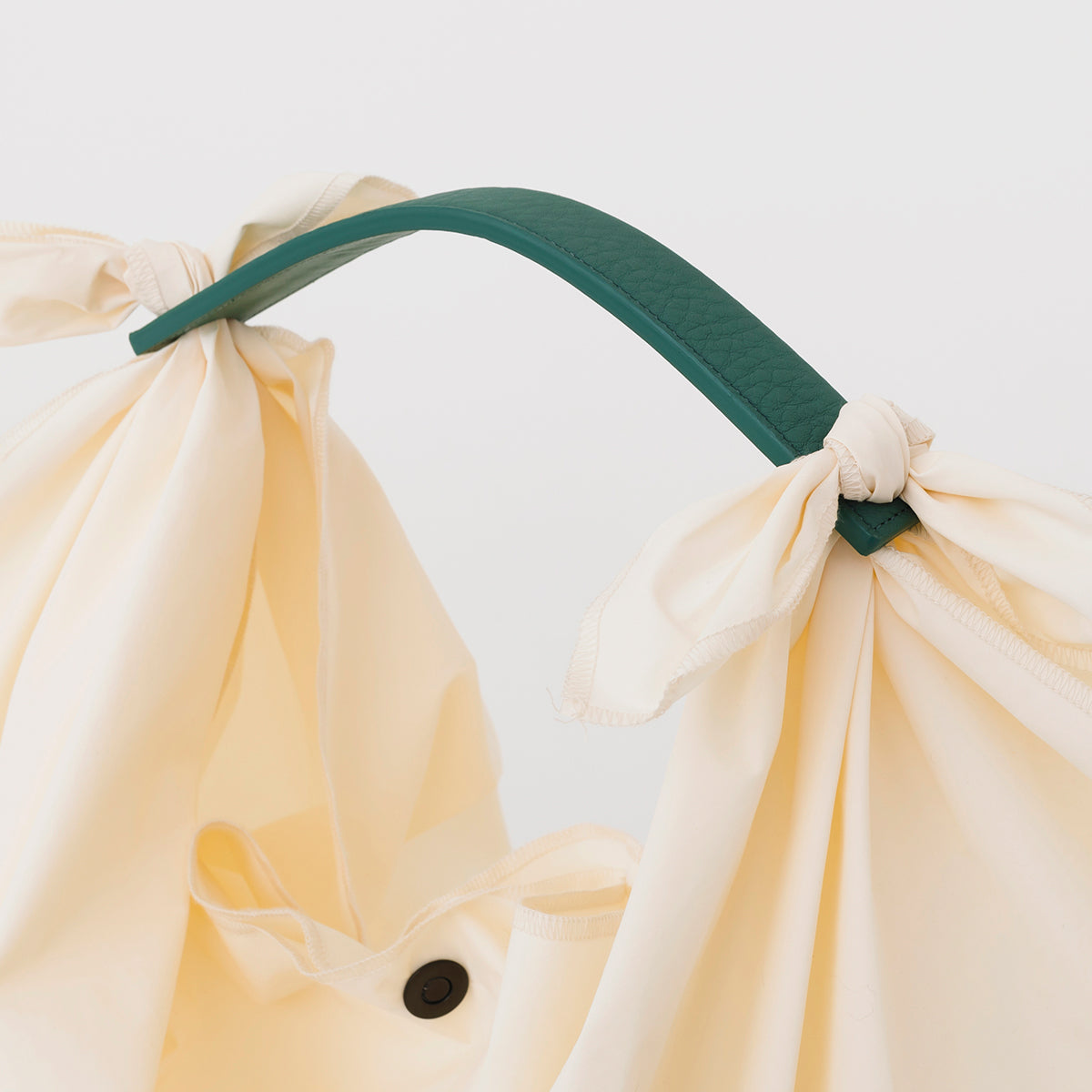 ITTI (イッチ) | HERRIE FUROSHIKI BAG / DS-LC(ヘリー風呂敷バッグ/ディプロスカイ) ハンドル ナイロン レザー ブランド メンズ レディース 肩がけ ショルダー 大きい ビッグ ブランド レサー 黒 ブラック ホワイト 白