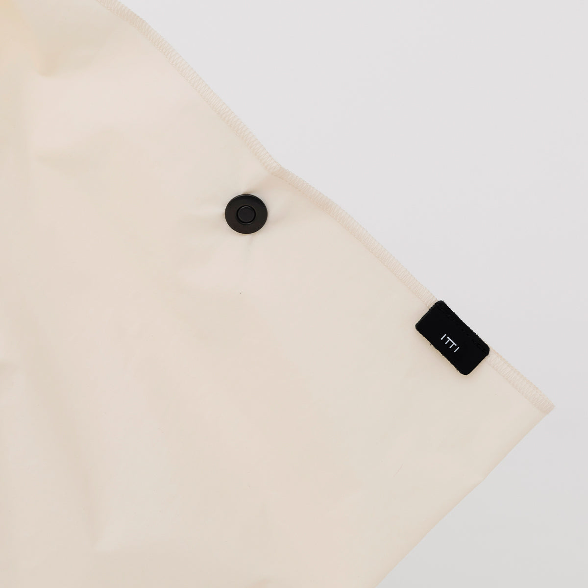 ITTI (イッチ) | HERRIE FUROSHIKI BAG / DS-LC(ヘリー風呂敷バッグ/ディプロスカイ) ハンドル ナイロン レザー ブランド メンズ レディース 肩がけ ショルダー 大きい ビッグ ブランド レサー 黒 ブラック ホワイト 白