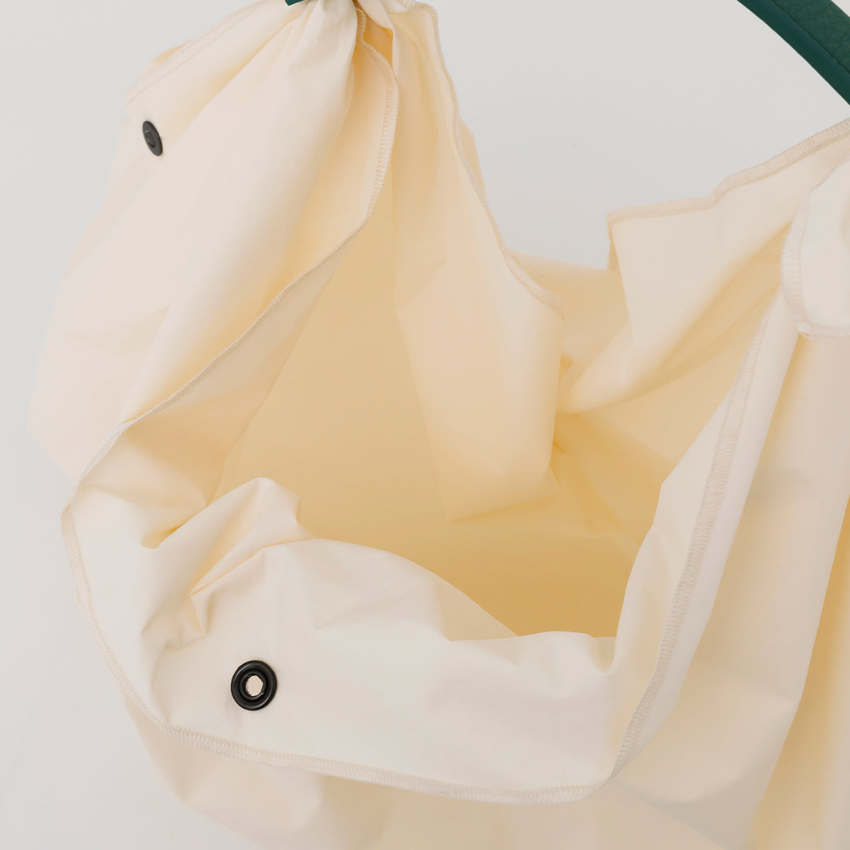 ITTI (イッチ) | HERRIE FUROSHIKI BAG / DS-LC(ヘリー風呂敷バッグ/ディプロスカイ) ハンドル ナイロン レザー ブランド メンズ レディース 肩がけ ショルダー 大きい ビッグ ブランド レサー 黒 ブラック ホワイト 白
