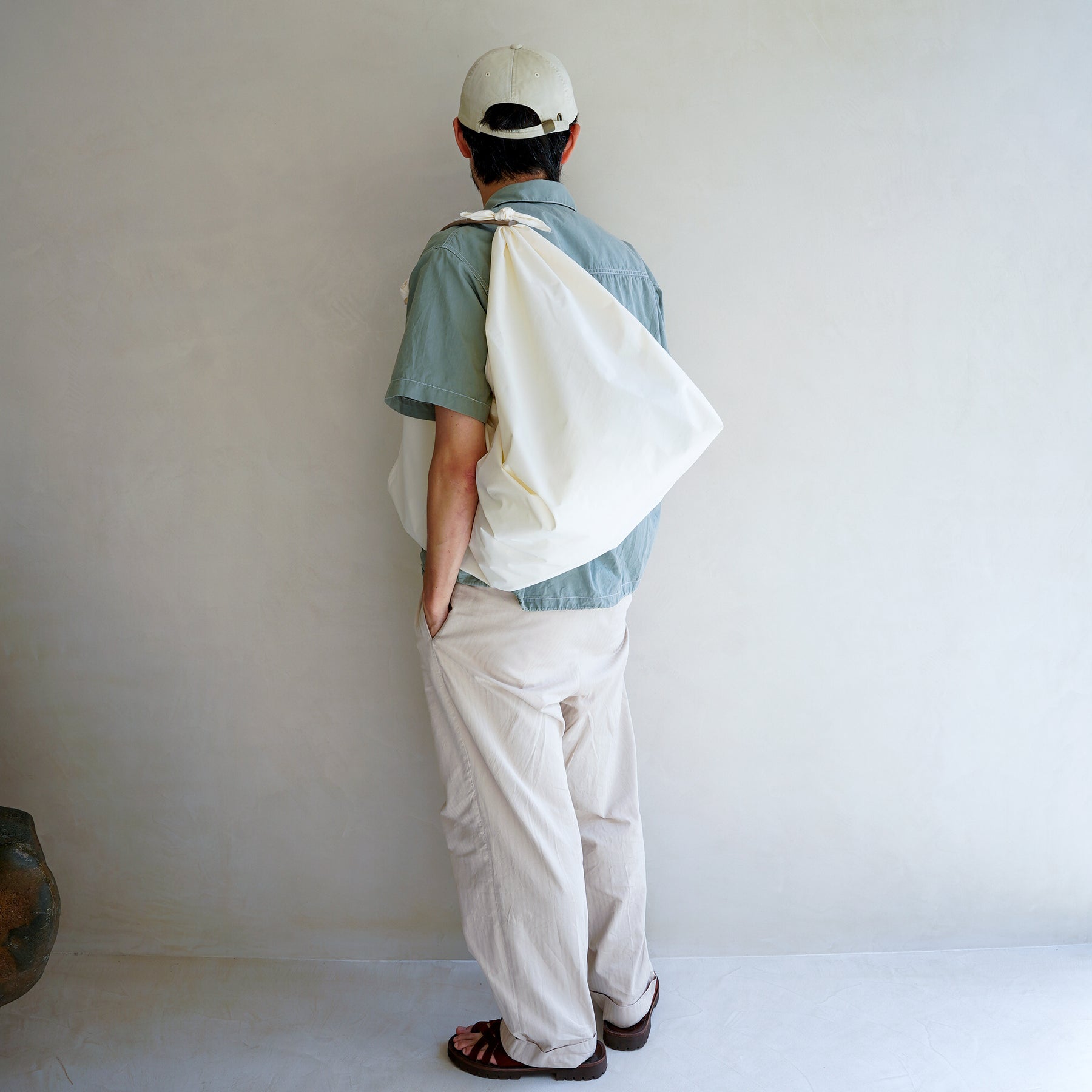 ITTI (イッチ) | HERRIE FUROSHIKI BAG / SH-LC(ヘリー風呂敷バッグ/白鞣し) ハンドル ナイロン レザー ブランド メンズ レディース SHIRONAMESHI メンズ レディース 大きめ バッグ 鞄 かばん カバン ショルダー ブランド 白 white ホワイト