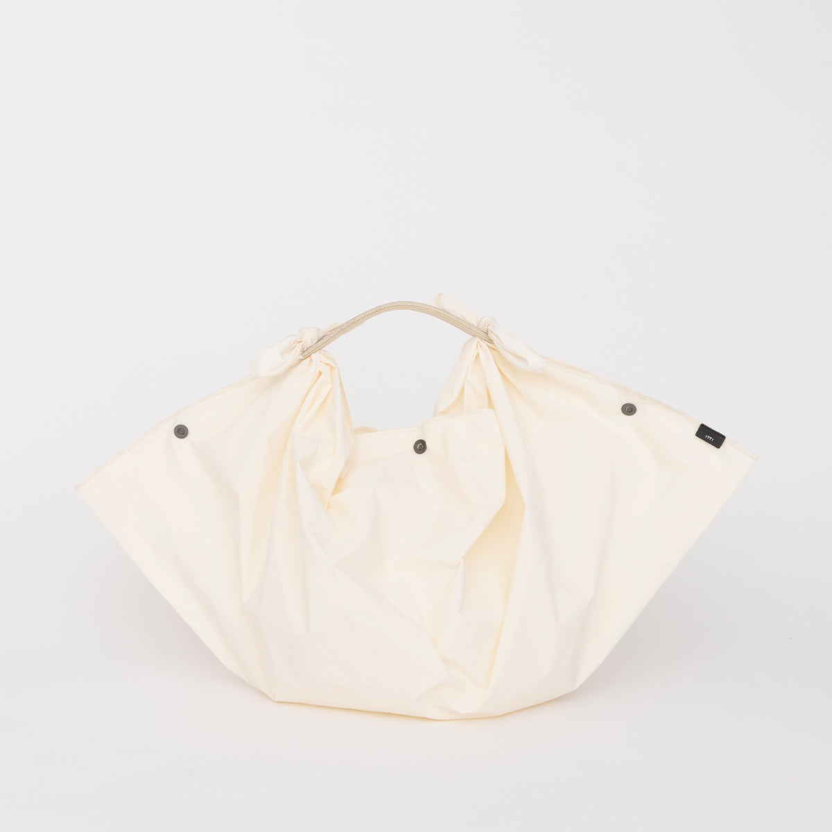 ITTI (イッチ) | HERRIE FUROSHIKI BAG / SH-LC(ヘリー風呂敷バッグ/白鞣し) ハンドル ナイロン レザー ブランド メンズ レディース SHIRONAMESHI メンズ レディース 大きめ バッグ 鞄 かばん カバン ショルダー ブランド 白 white ホワイト