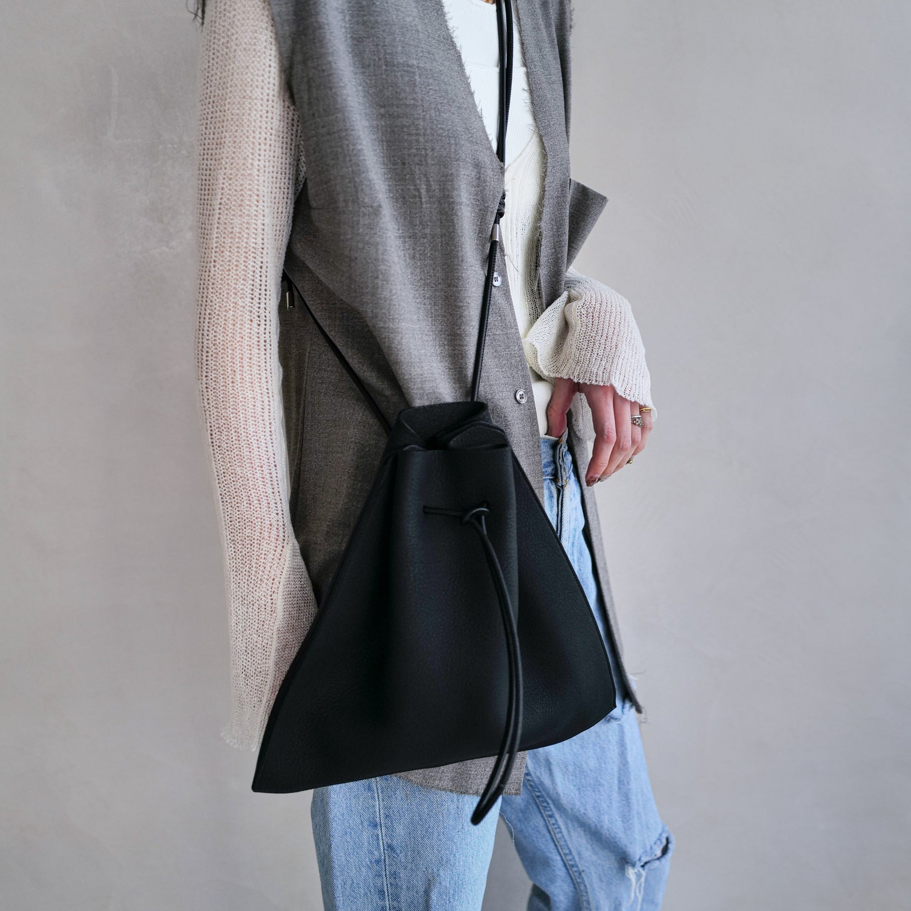 HERRIE KINCHAKU SHOULDER - MM / DIPLO SKY (ヘリー巾着ショルダー / ディプロスカイ) - ITTI (イッチ) バッグ カバン 鞄 かばん 斜め掛け メンズ レディース ブランド ブランド ドメスティック ecoo エコー デンマーク ブラック アイボリー トープ 黒 白 グレージュ