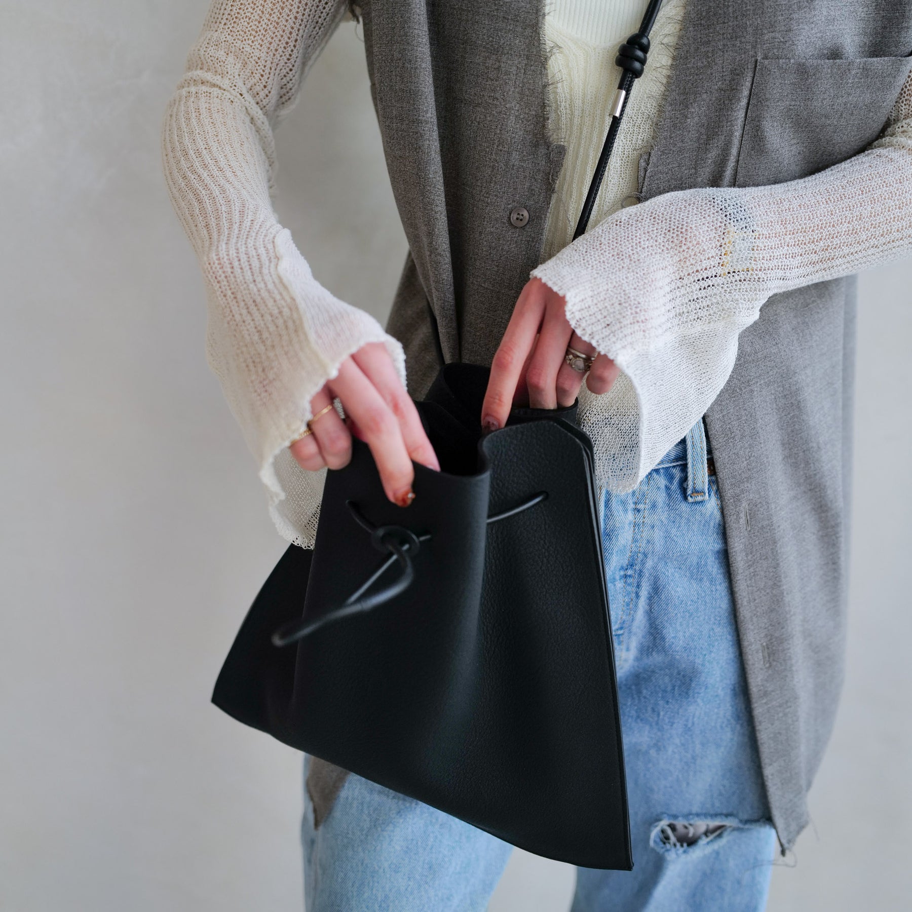 HERRIE KINCHAKU SHOULDER - MM / DIPLO SKY (ヘリー巾着ショルダー / ディプロスカイ) - ITTI (イッチ) バッグ カバン 鞄 かばん 斜め掛け メンズ レディース ブランド ブランド ドメスティック ecoo エコー デンマーク ブラック アイボリー トープ 黒 白 グレージュ