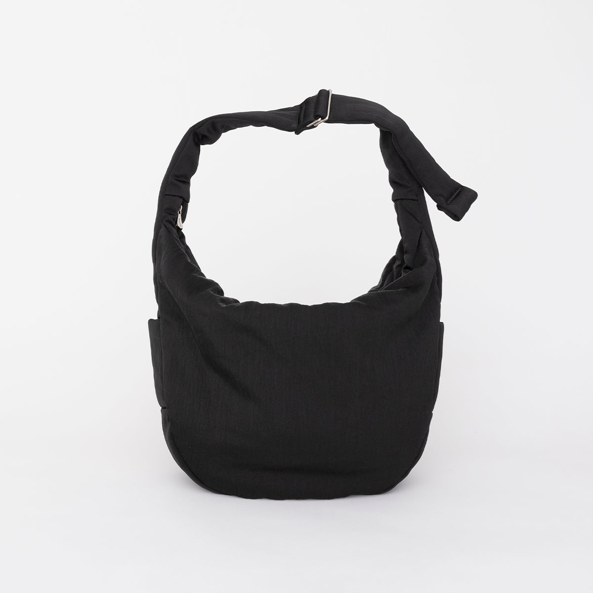 ANNIE PUFFER BIG MOON BAG / CERATO BRIGHT (アニーパファービッグムーンバッグ) - ITTI (イッチ) | カバン かばん ショルダー 肩掛け 斜め 中綿 ナイロン ブラック 黒 撥水 ブランド ドメスティック メンズ レディース