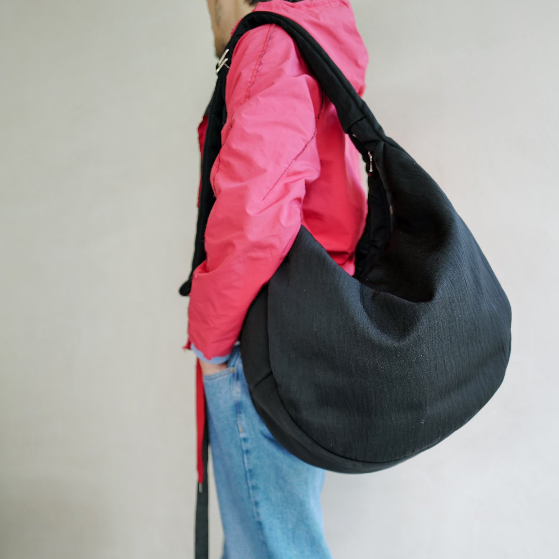 ANNIE PUFFER BIG MOON BAG / CERATO BRIGHT (アニーパファービッグムーンバッグ) - ITTI (イッチ) | カバン かばん ショルダー 肩掛け 斜め 中綿 ナイロン ブラック 黒 撥水 ブランド ドメスティック メンズ レディース