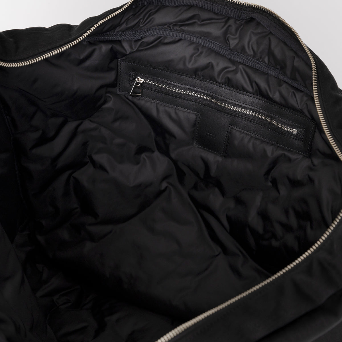 ANNIE PUFFER BIG MOON BAG / CERATO BRIGHT (アニーパファービッグムーンバッグ) - ITTI (イッチ) | カバン かばん ショルダー 肩掛け 斜め 中綿 ナイロン ブラック 黒 撥水 ブランド ドメスティック メンズ レディース