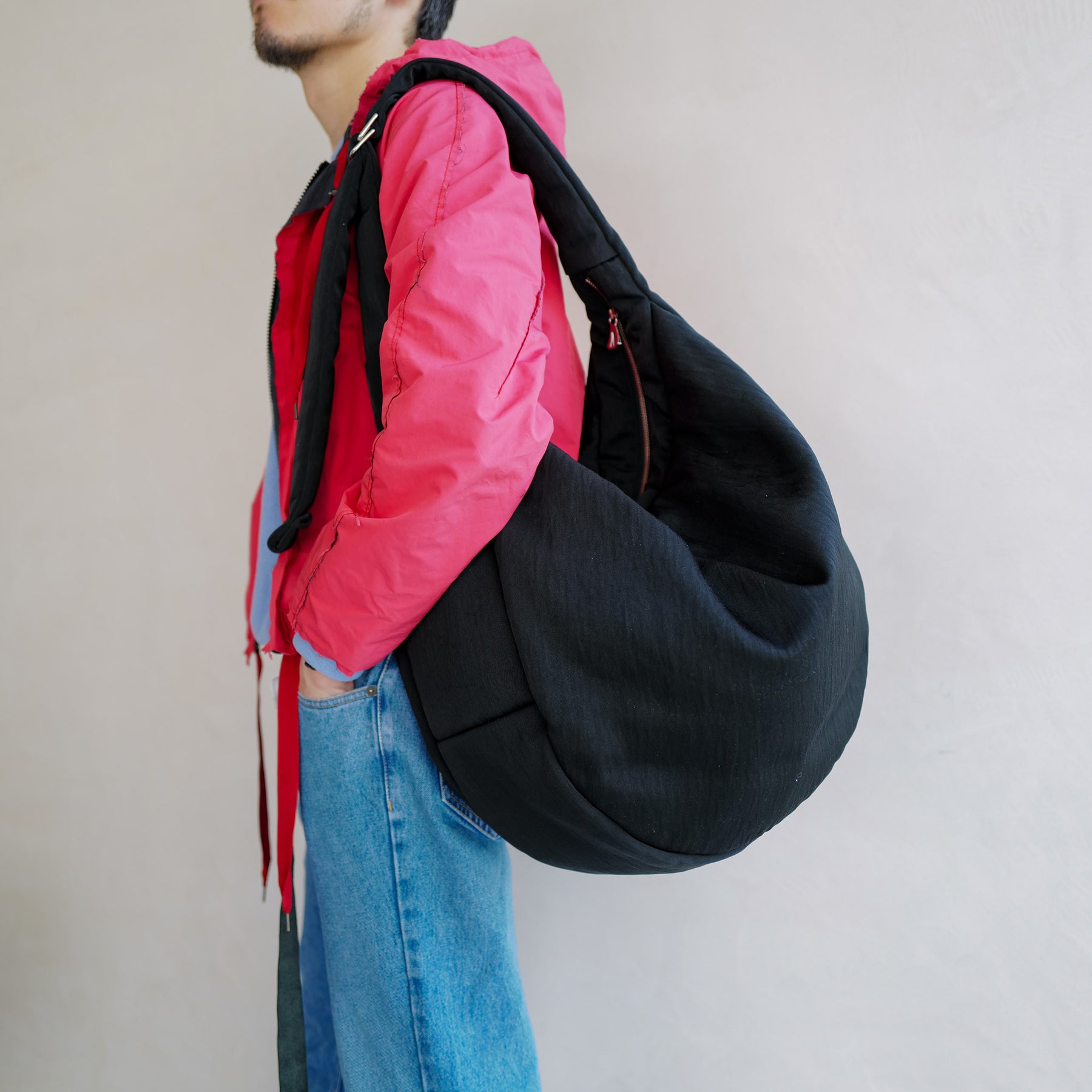 ANNIE PUFFER BIG MOON BAG / CERATO BRIGHT (アニーパファービッグムーンバッグ) - ITTI (イッチ) | カバン かばん ショルダー 肩掛け 斜め 中綿 ナイロン ブラック 黒 撥水 ブランド ドメスティック メンズ レディース