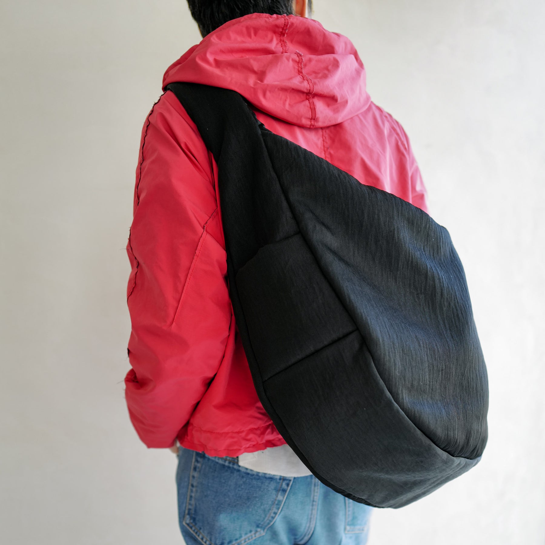 ANNIE PUFFER BIG MOON BAG / CERATO BRIGHT (アニーパファービッグムーンバッグ) - ITTI (イッチ) | カバン かばん ショルダー 肩掛け 斜め 中綿 ナイロン ブラック 黒 撥水 ブランド ドメスティック メンズ レディース