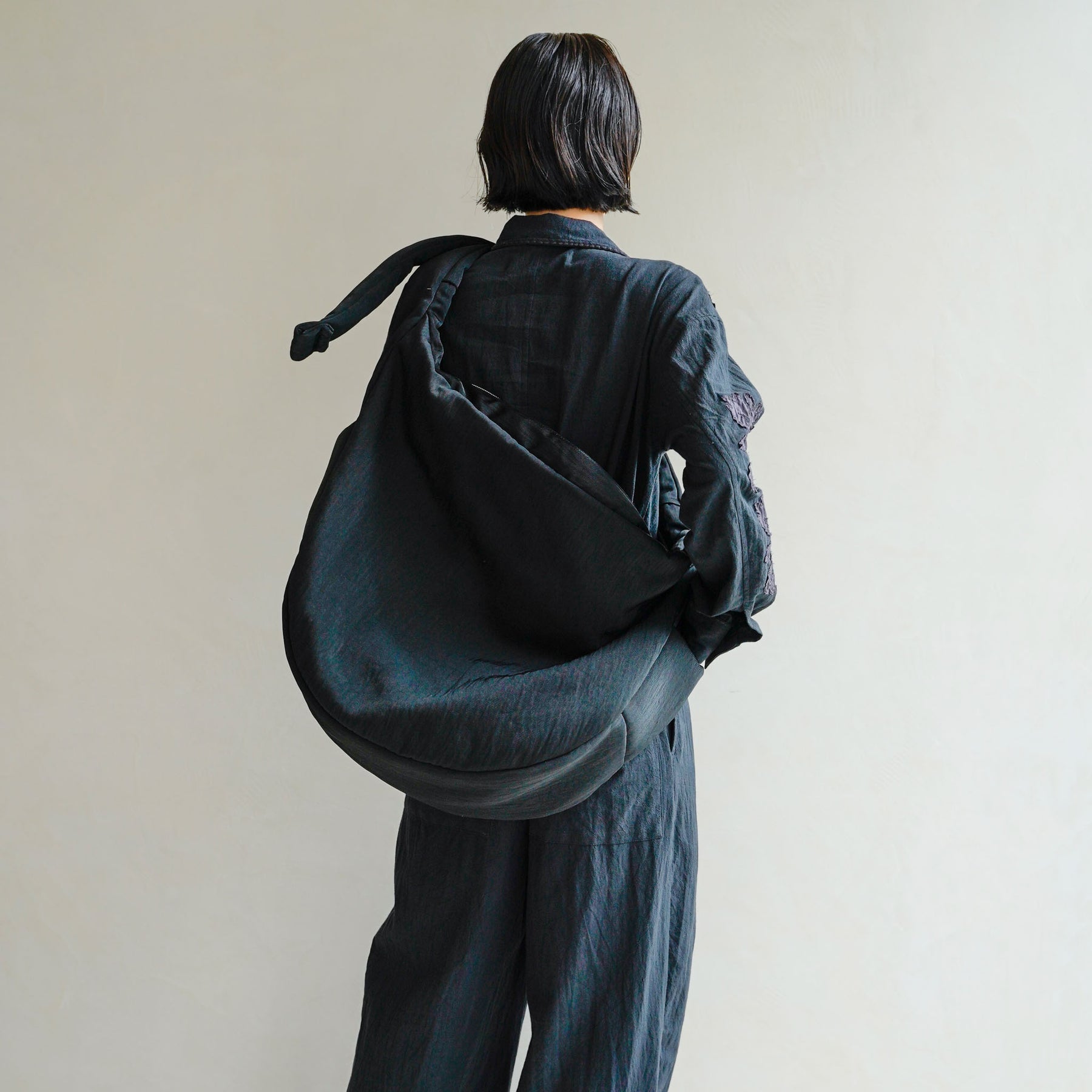 ANNIE PUFFER BIG MOON BAG / CERATO BRIGHT (アニーパファービッグムーンバッグ) - ITTI (イッチ) | カバン かばん ショルダー 肩掛け 斜め 中綿 ナイロン ブラック 黒 撥水 ブランド ドメスティック メンズ レディース