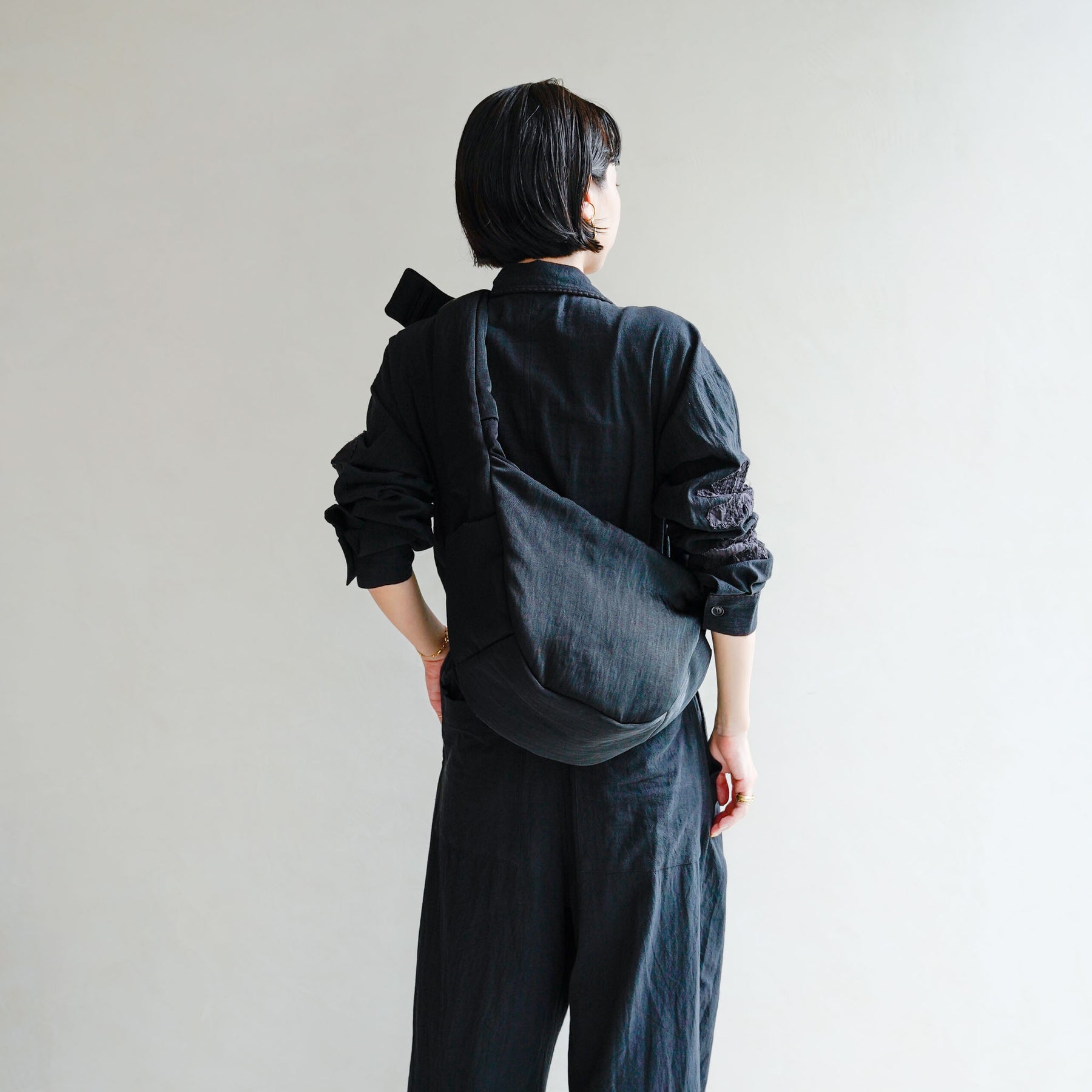ANNIE PUFFER TOWN MOON BAG / CERATO BRIGHT (アニーパファータウンムーンバッグ) - ITTI (イッチ) 中綿 カバン かばん ショルダー メンズ レディース 肩掛け 斜め ブランド ドメスティック ナイロン ブラック 黒