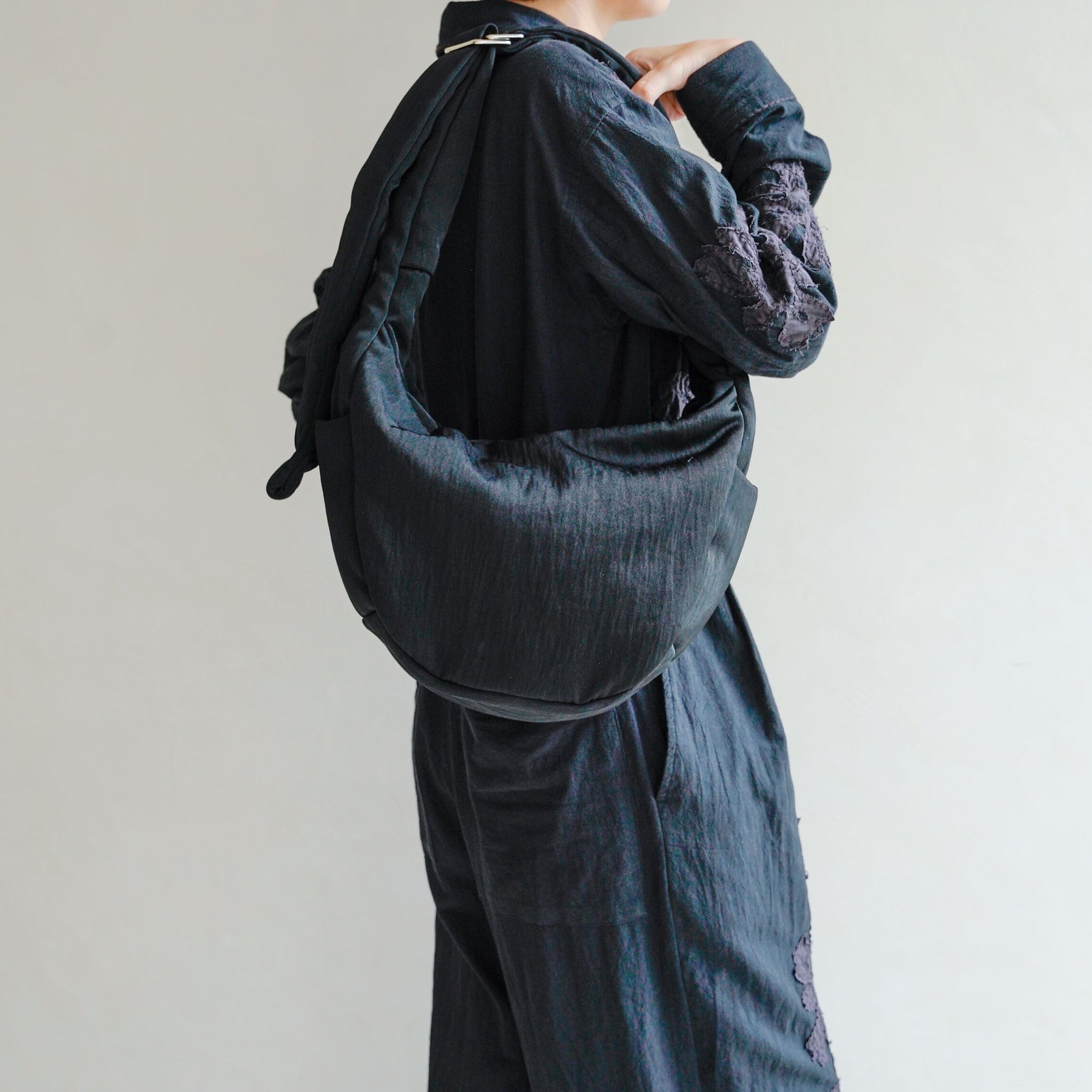 ANNIE PUFFER TOWN MOON BAG / CERATO BRIGHT (アニーパファータウンムーンバッグ) - ITTI (イッチ) 中綿 カバン かばん ショルダー メンズ レディース 肩掛け 斜め ブランド ドメスティック ナイロン ブラック 黒
